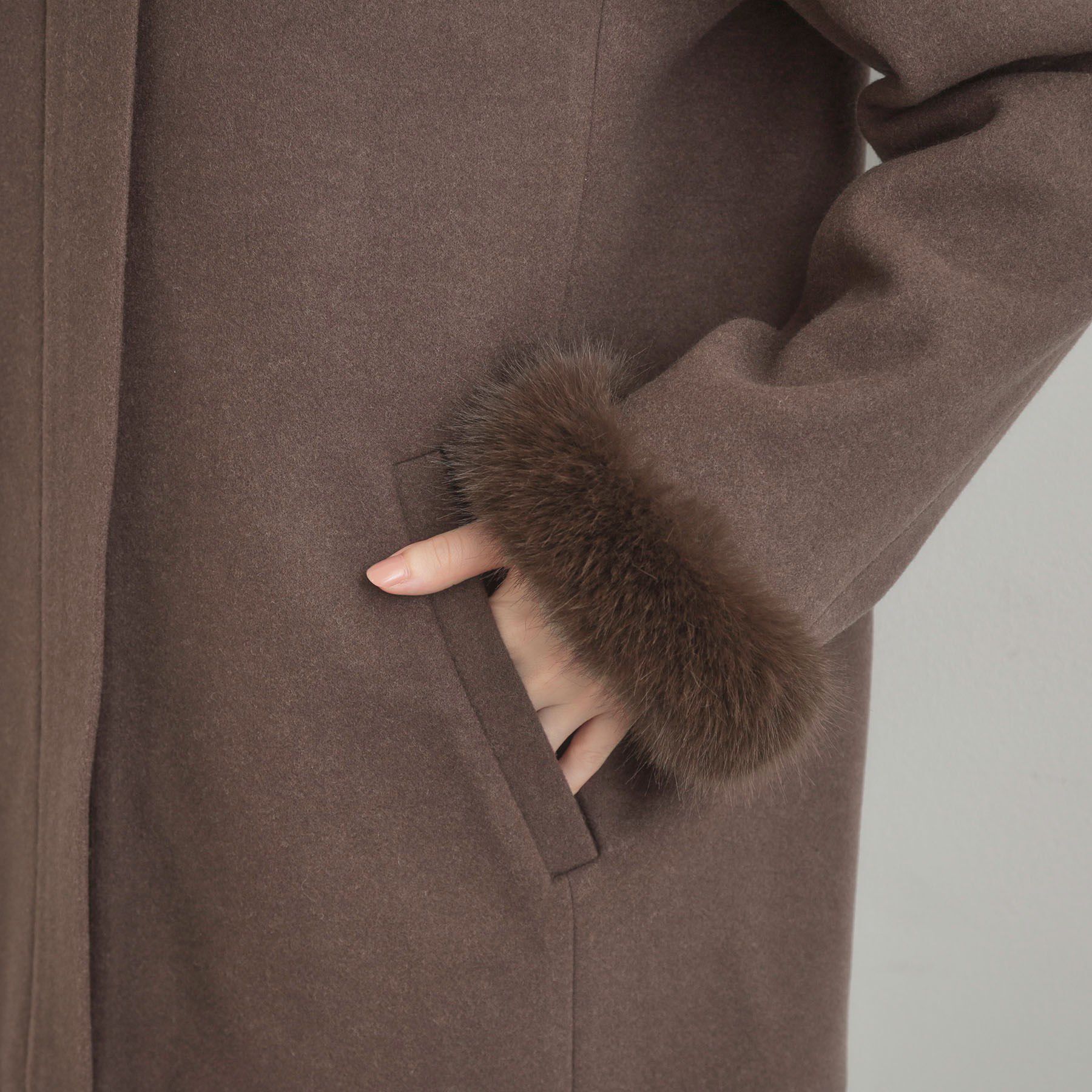 Couture broach「【大人可愛い・フード取り外し可能】フードフェイクファー ハーフ丈コート」|その他|