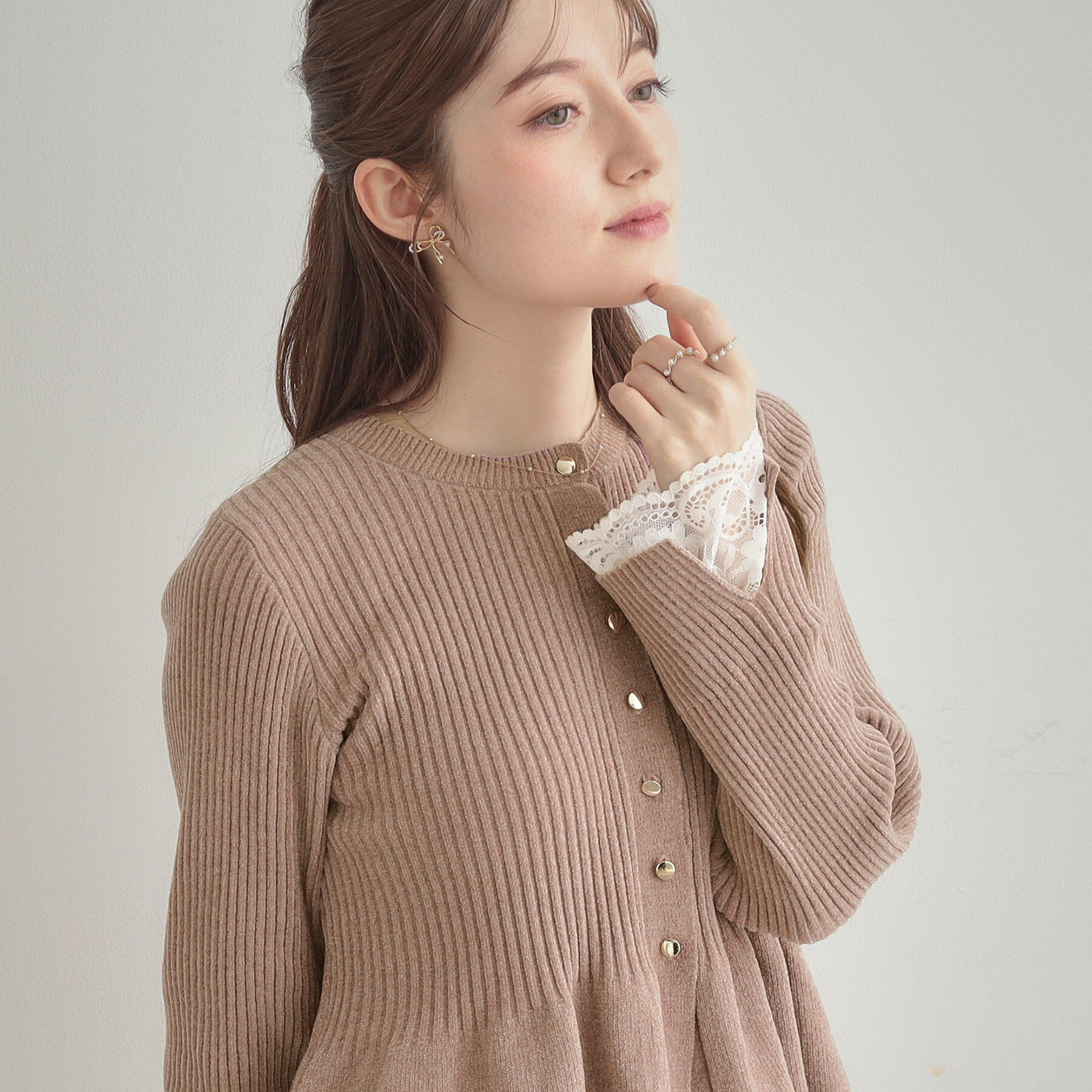 Couture broach「【袖口レース・着映え】短毛モールペプラム カーデ」|カーディガン|