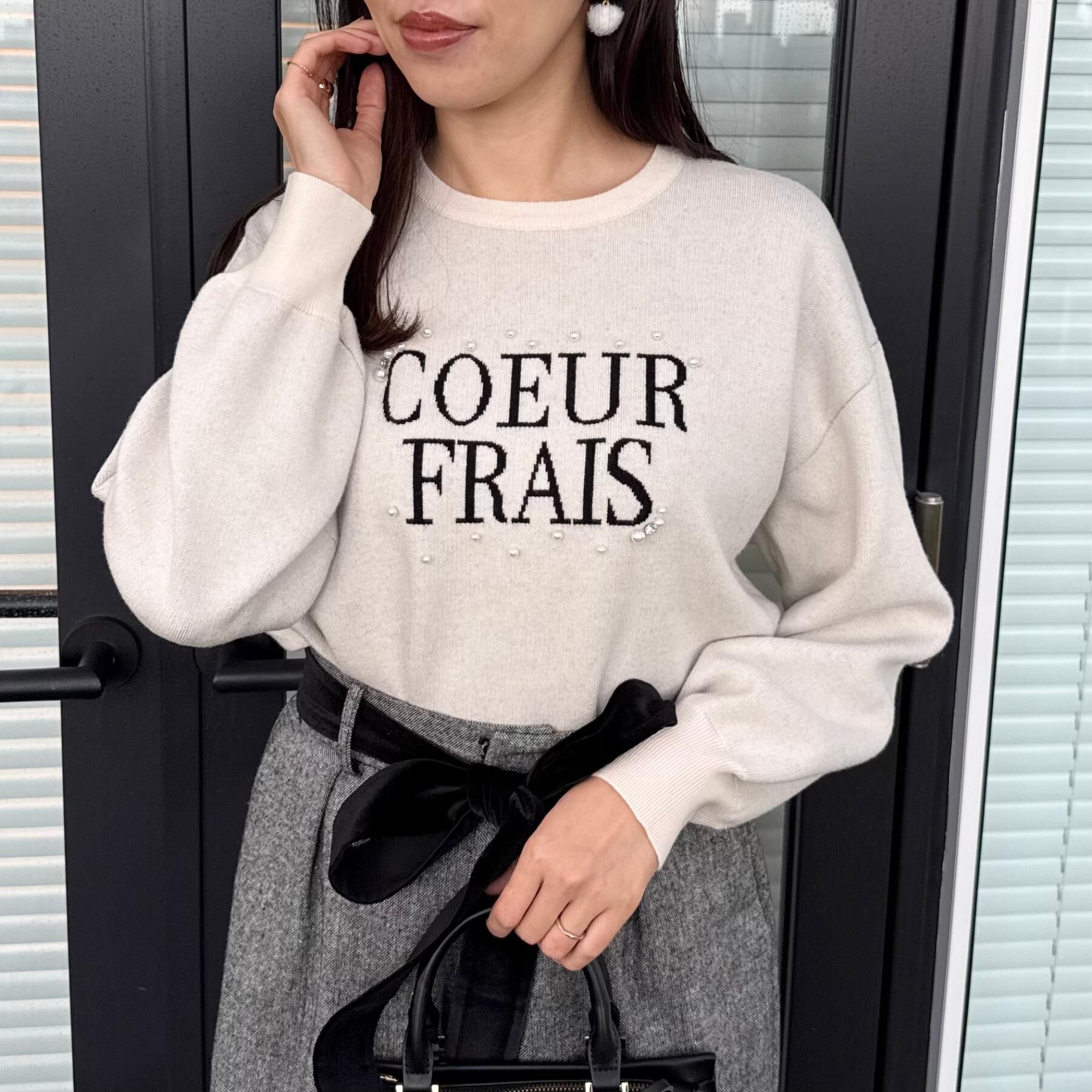 Couture broach「【パール調・ビジューデザイン】華やかロゴニット」|ニット・セーター|