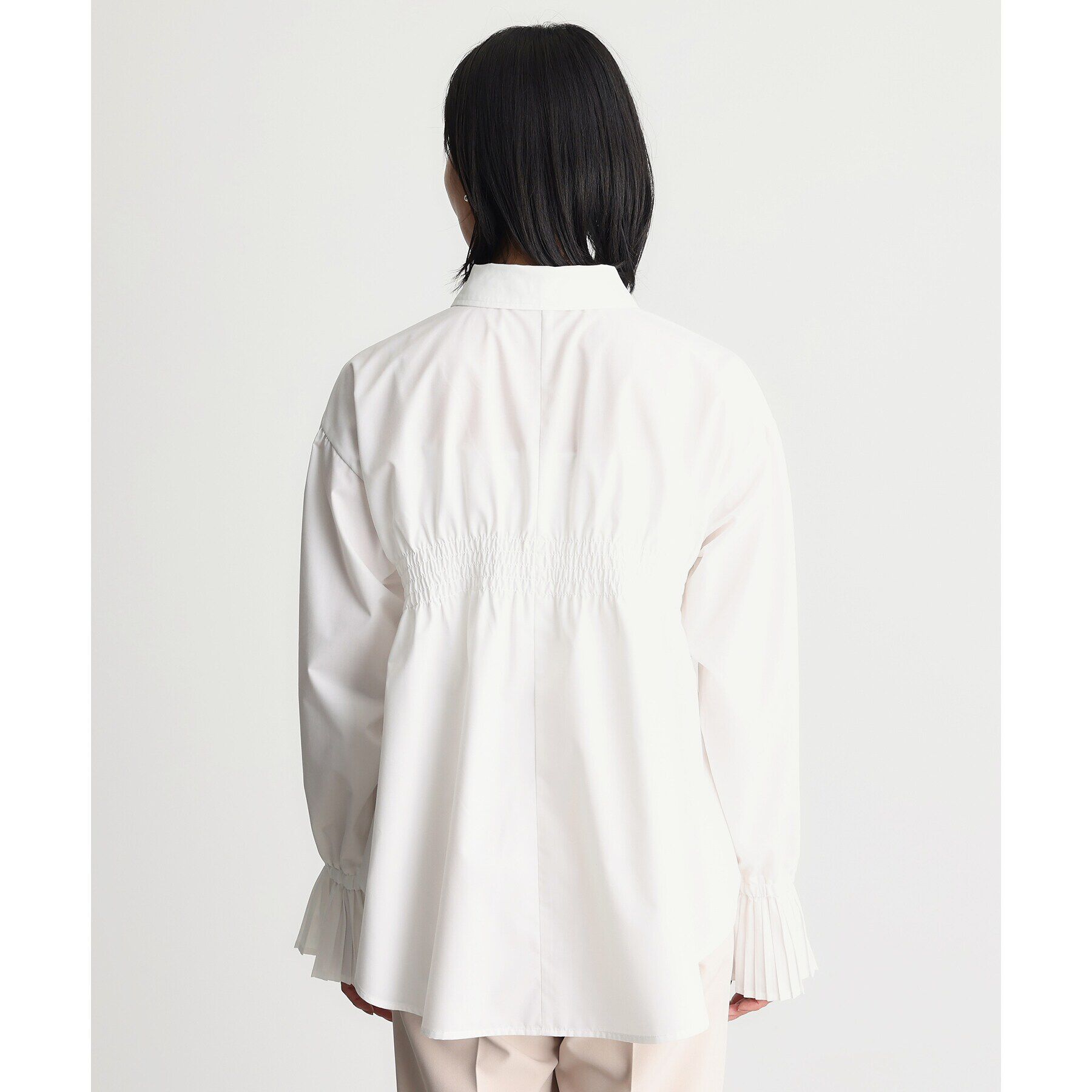 THE SHOP TK「【ONOFF活躍/セレモニー/通勤】袖プリーツバックシャーリングシャツ/洗える」|シャツ・ブラウス|