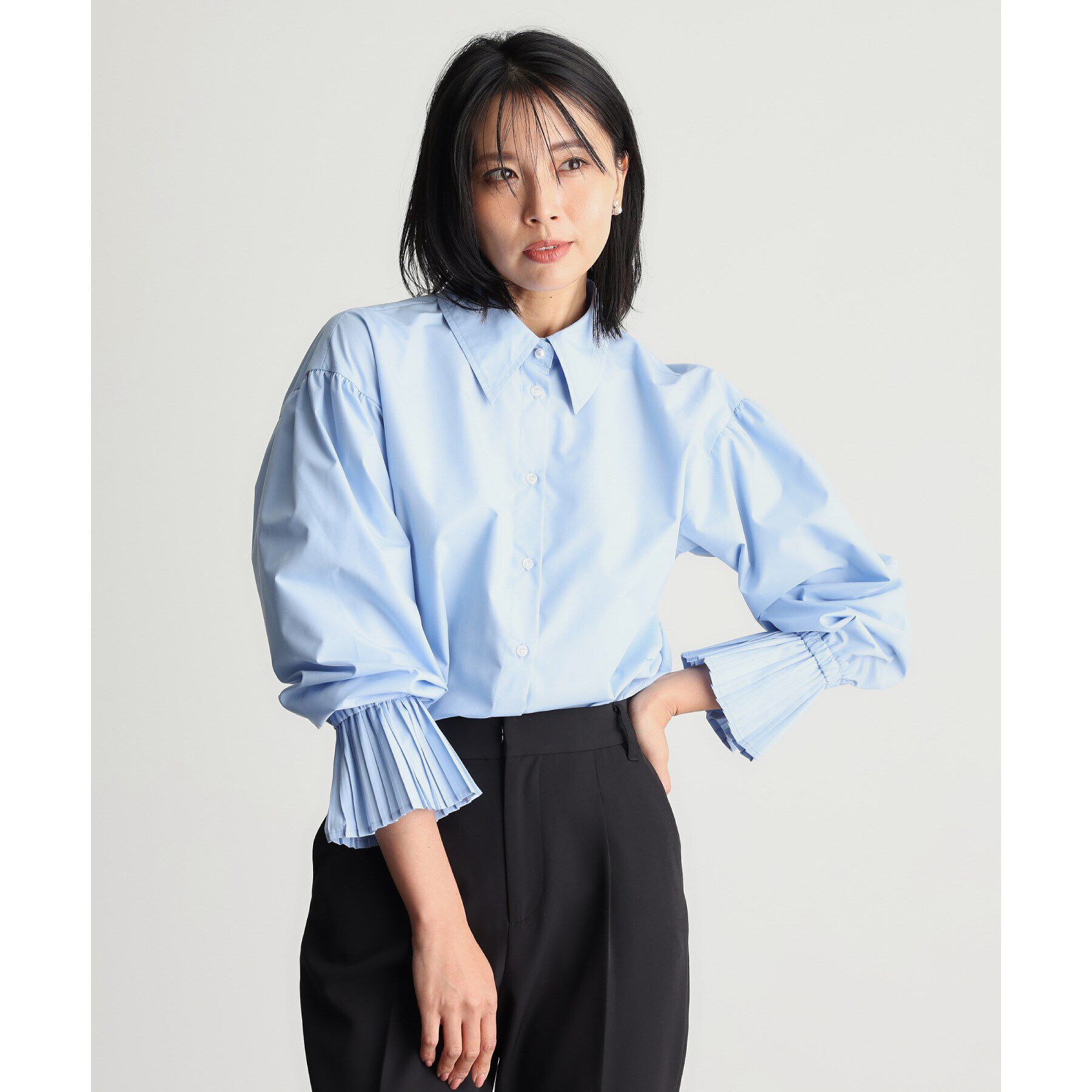 THE SHOP TK「【ONOFF活躍/セレモニー/通勤】袖プリーツバックシャーリングシャツ/洗える」|シャツ・ブラウス|