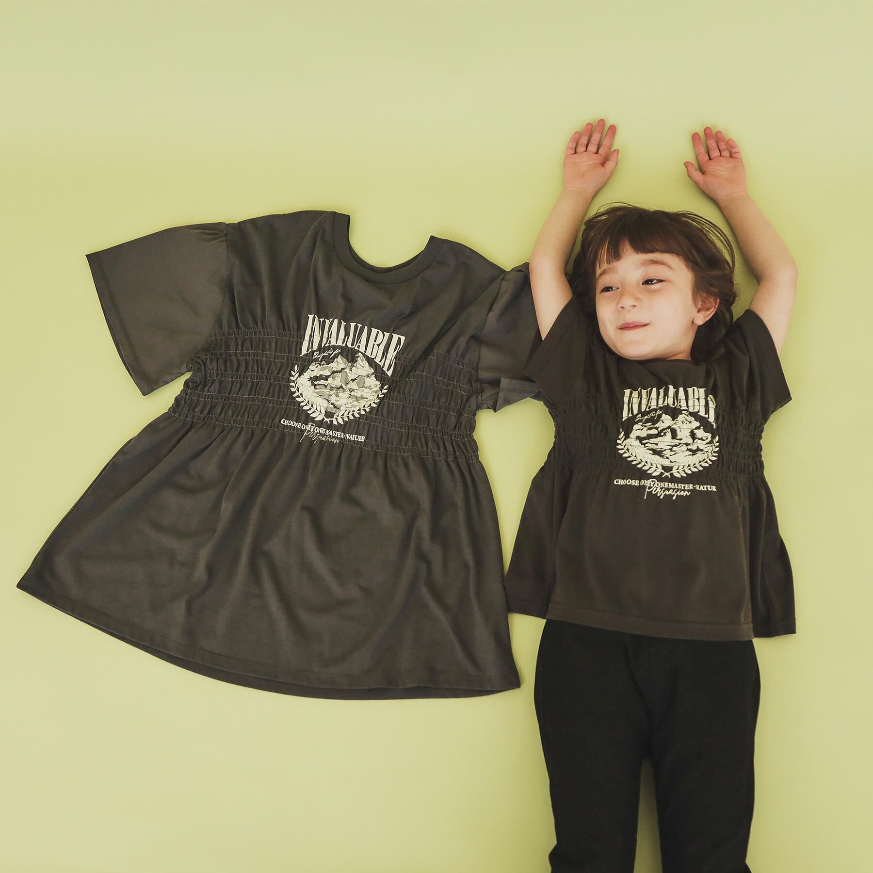 THE SHOP TK「【110-150】シャーリングロゴTシャツ/ママとおそろい・洗濯機OK」|Tシャツ・カットソー|