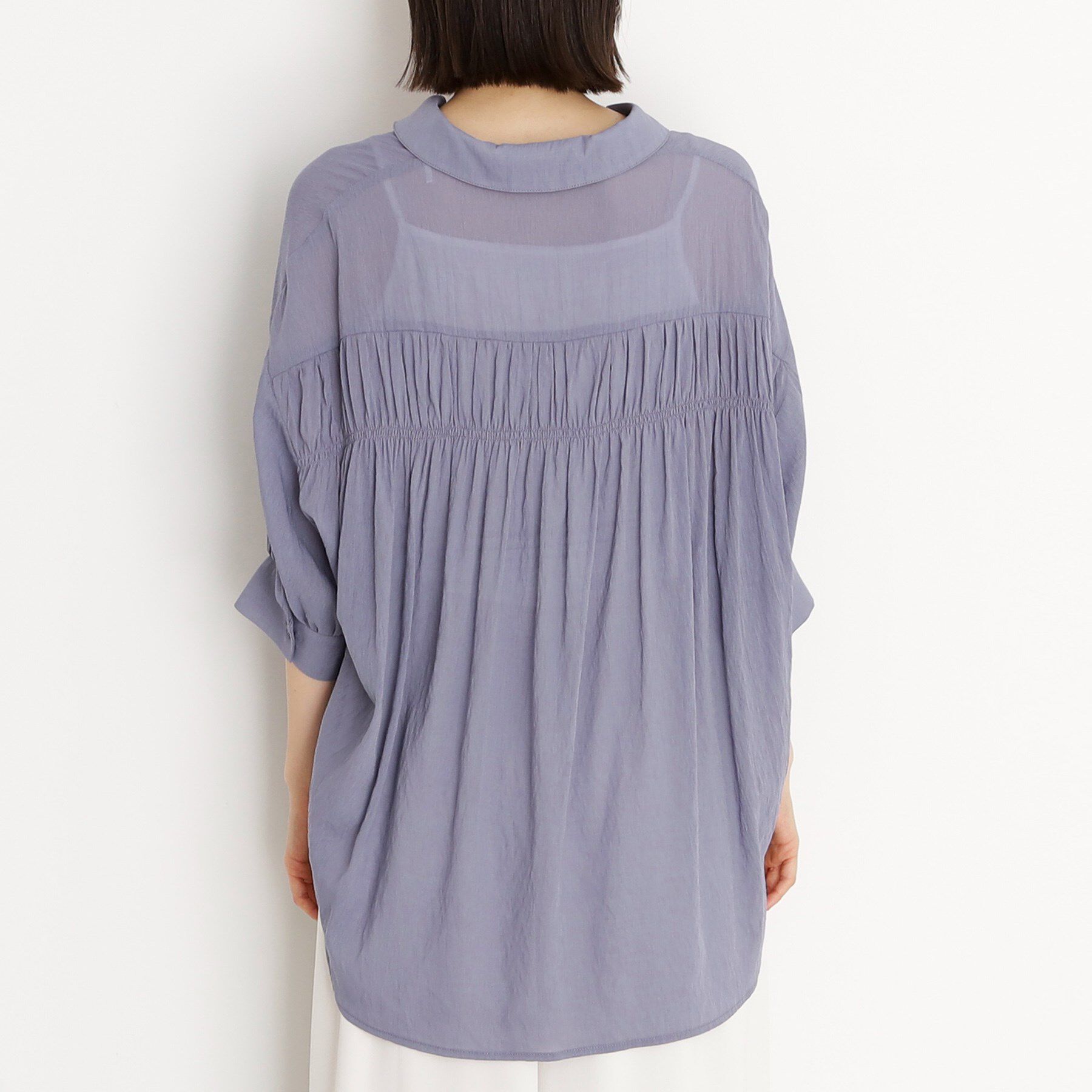 THE SHOP TK「後ろギャザーシアーシャツ【体型カバー／洗える】」|シャツ・ブラウス|