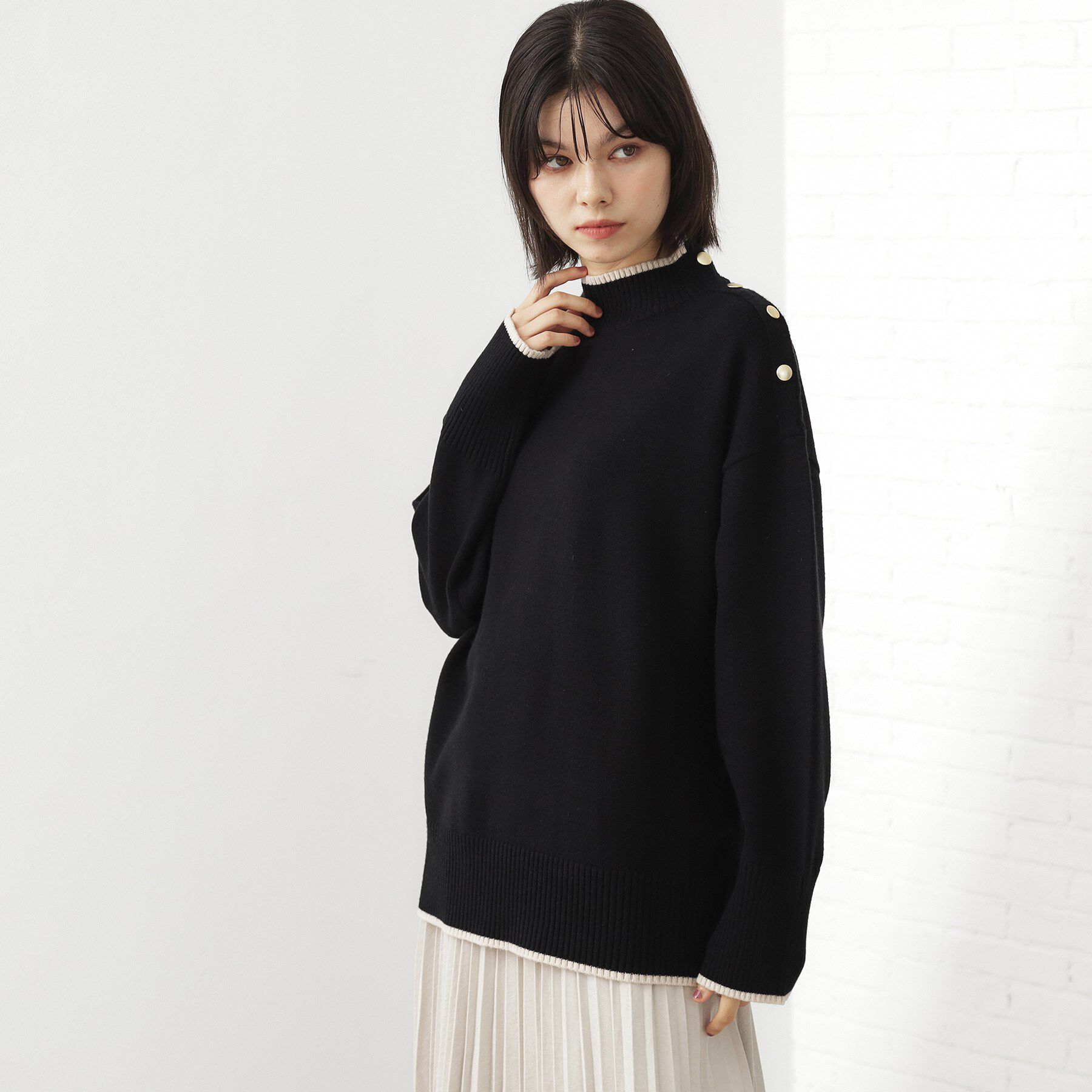 THE SHOP TK「【インしないで着られる】金ボタン ハイネックニット/毛玉になりにくい/静電気防止/洗濯機OK」|ニット・セーター|ブラック(019)