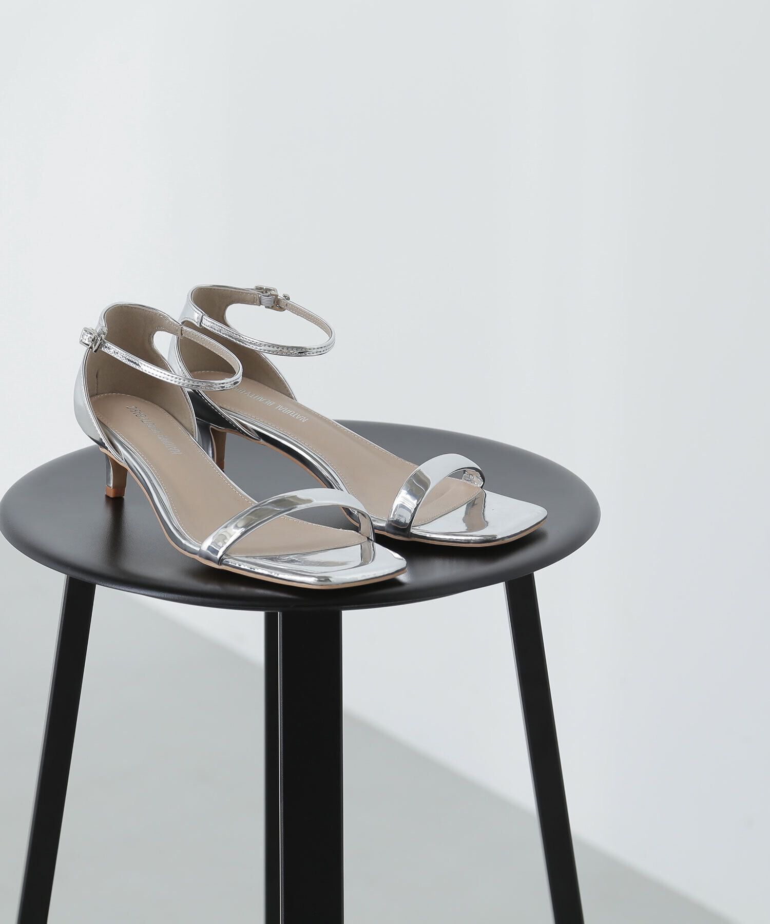  「ナローパフストラップサンダル」|その他|シルバー