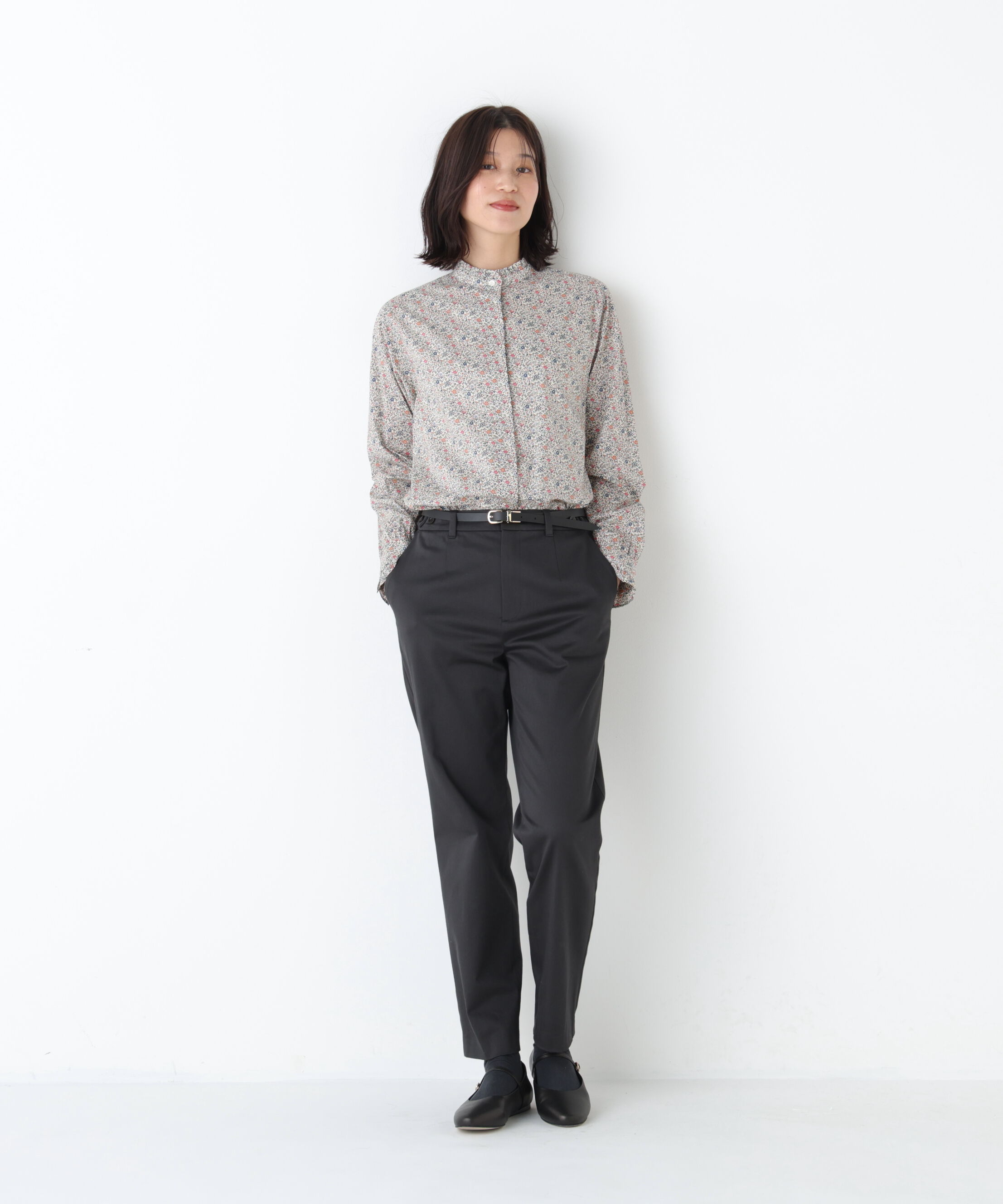  「《ウォッシャブル》リバティ小花柄プリント スタンドフリルブラウス」|シャツ・ブラウス|