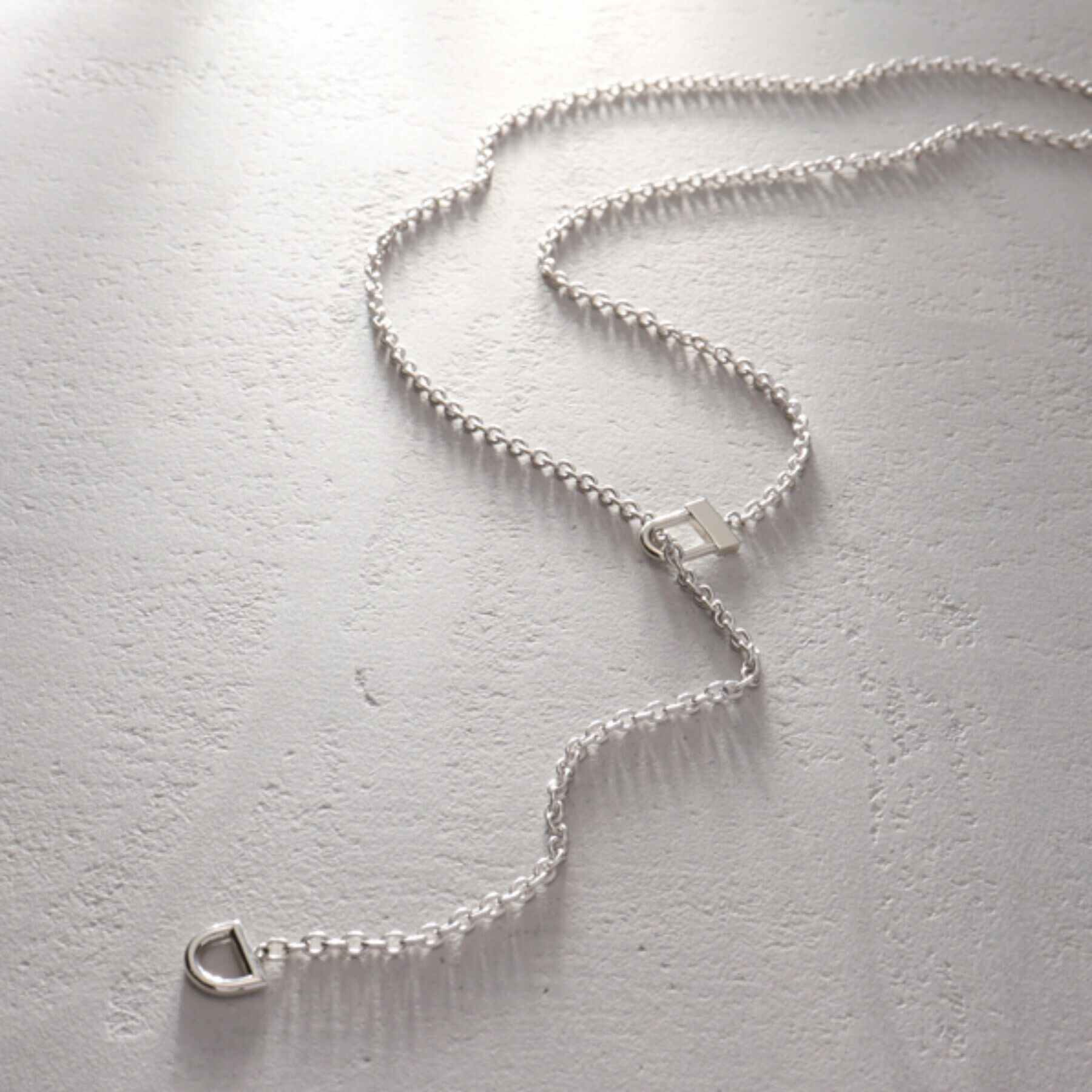 COCOSHNIK ONKITSCH「シルバー ロックモチーフ ラリエットネックレス」|ネックレス|