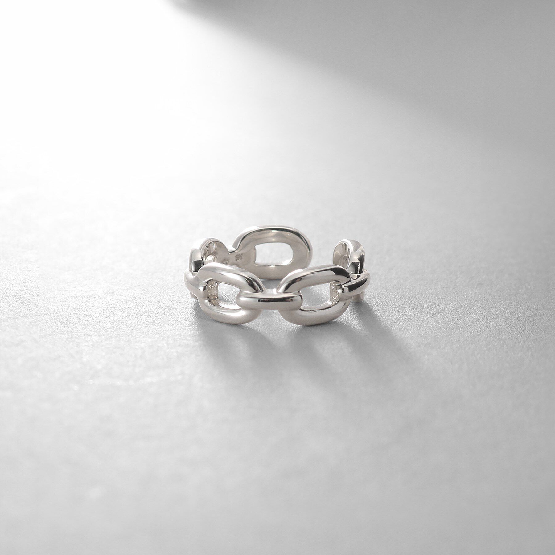 COCOSHNIK ONKITSCH「シルバー ケーブルチェーンモチーフイヤーカフ」|イヤリング|