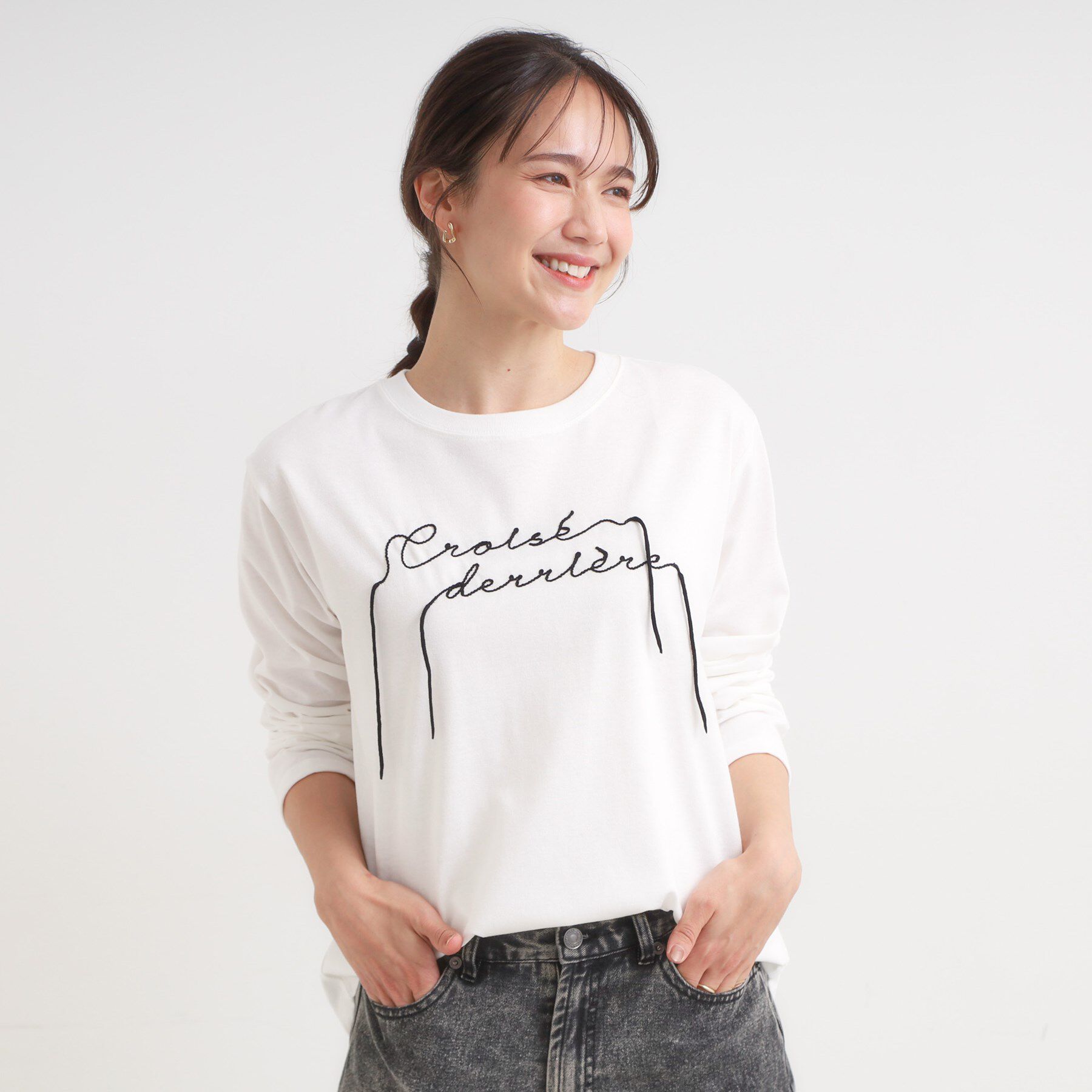 SHOO･LA･RUE「【洗濯機可/S-LL】周りと差がつく チェーンステッチロゴロンT」|Tシャツ・カットソー|