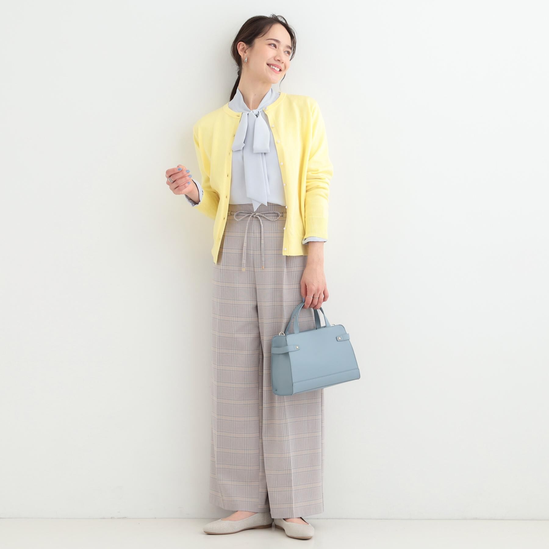 SHOO･LA･RUE「【洗濯機可/アンサンブル可】パール&times;ビジューがきらめく 上品クルーネックカーディガン」|カーディガン|