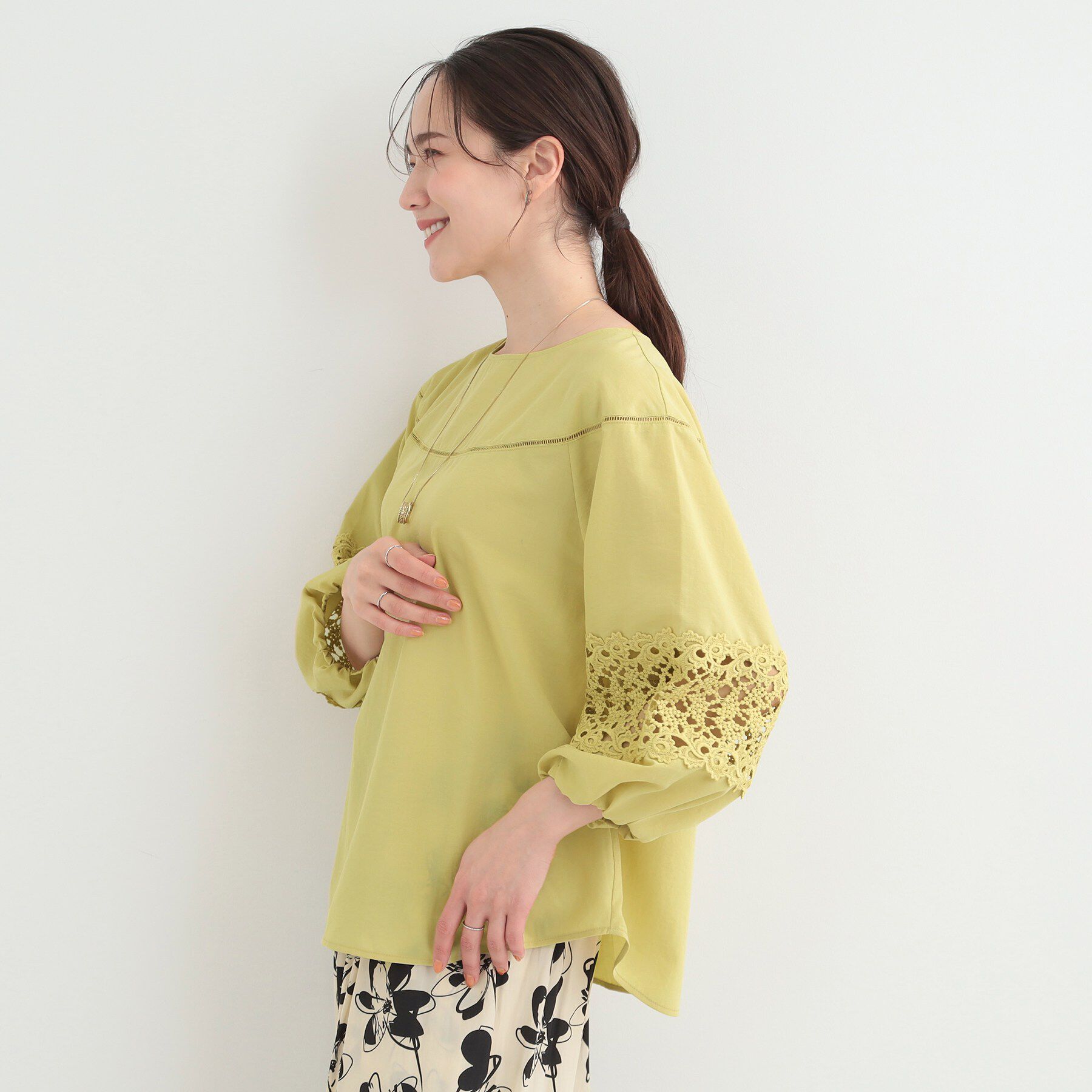 SHOO･LA･RUE「【洗濯機可/S-LL】インせず着られる 透かし編み柄が上品な レース切替ブラウス」|シャツ・ブラウス|