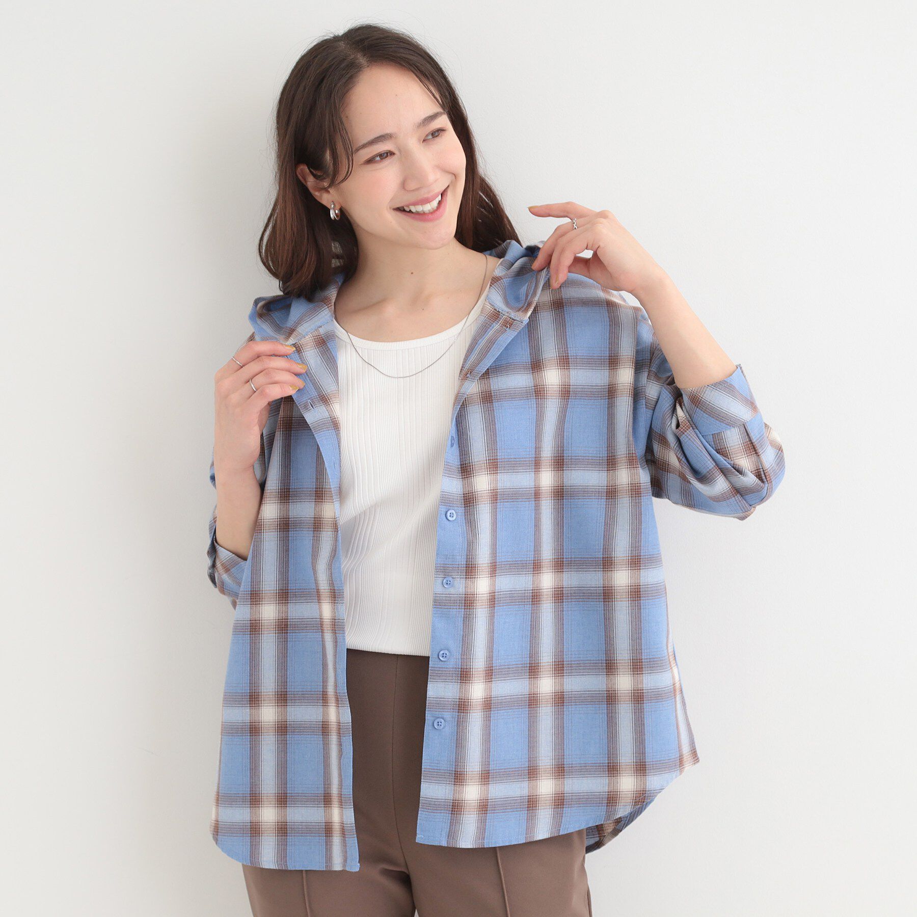 SHOO･LA･RUE「【洗濯機可/S-LL】涼しげで軽やかな チェックフーディーシャツ」|シャツ・ブラウス|