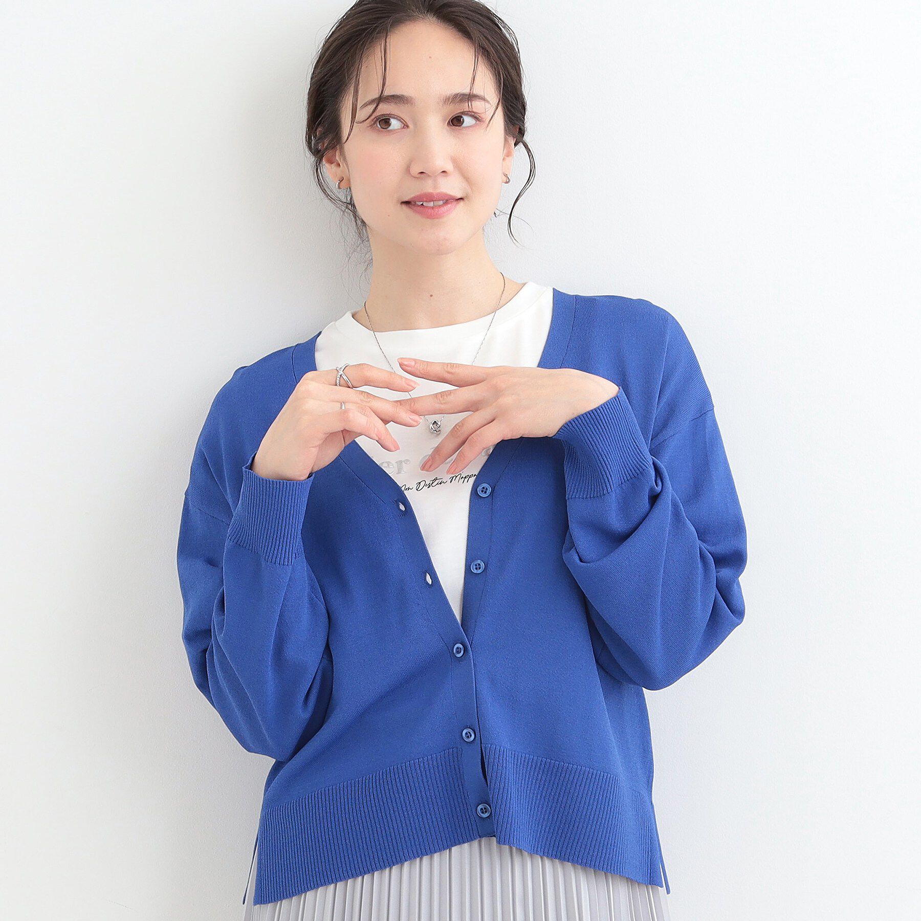 SHOO･LA･RUE「【洗濯機可/ひんやり/UV】さらっとしたタッチが心地よい ショート丈Vカーディガン」|カーディガン|ブルー(093)
