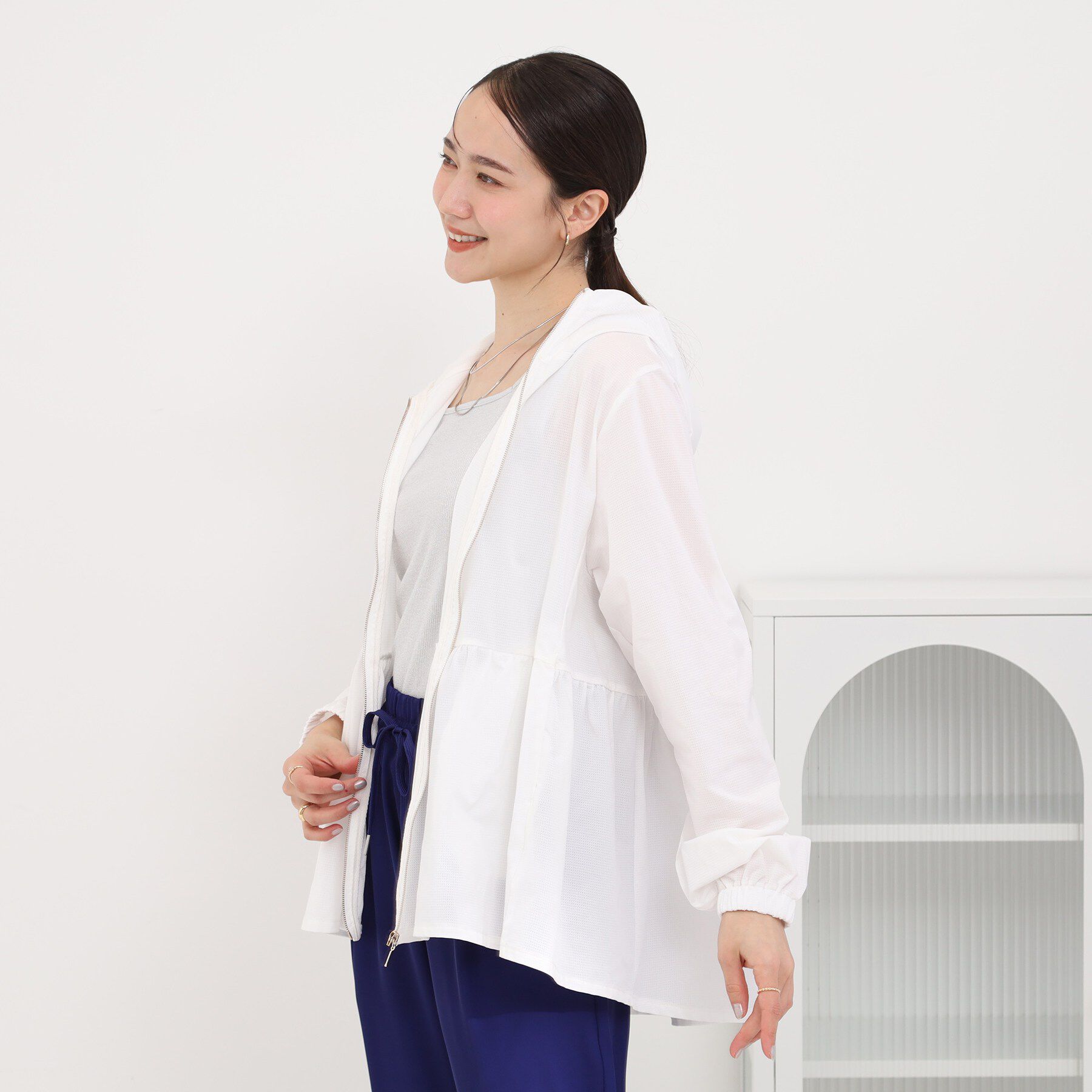 SHOO･LA･RUE「【UV/ひんやり/S-LL/体型カバー】女性らしさ溢れるペプラムデザイン メタルジップパーカー」|ブルゾン・スタジャン|