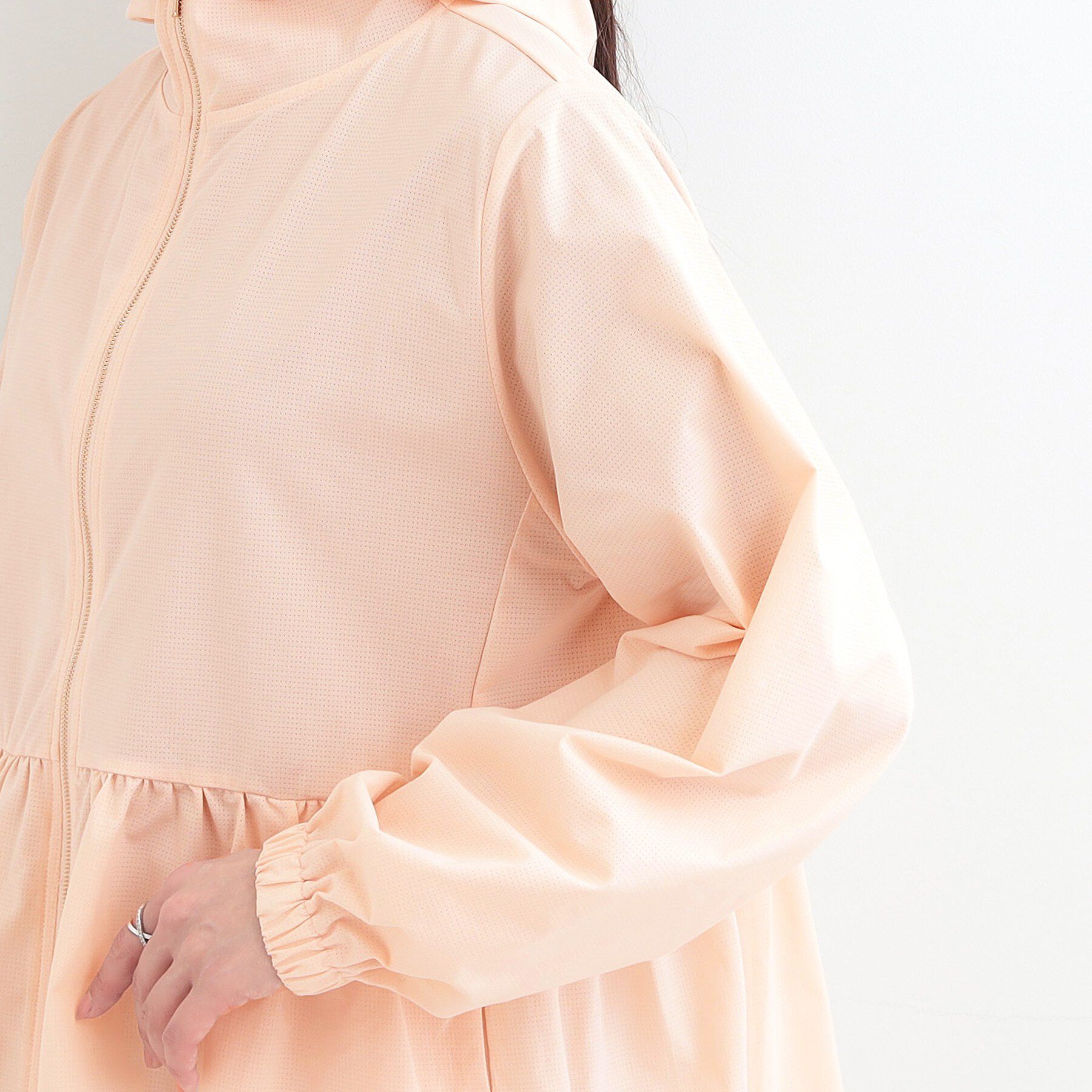 SHOO･LA･RUE「【UV/ひんやり/S-LL/体型カバー】女性らしさ溢れるペプラムデザイン メタルジップパーカー」|ブルゾン・スタジャン|