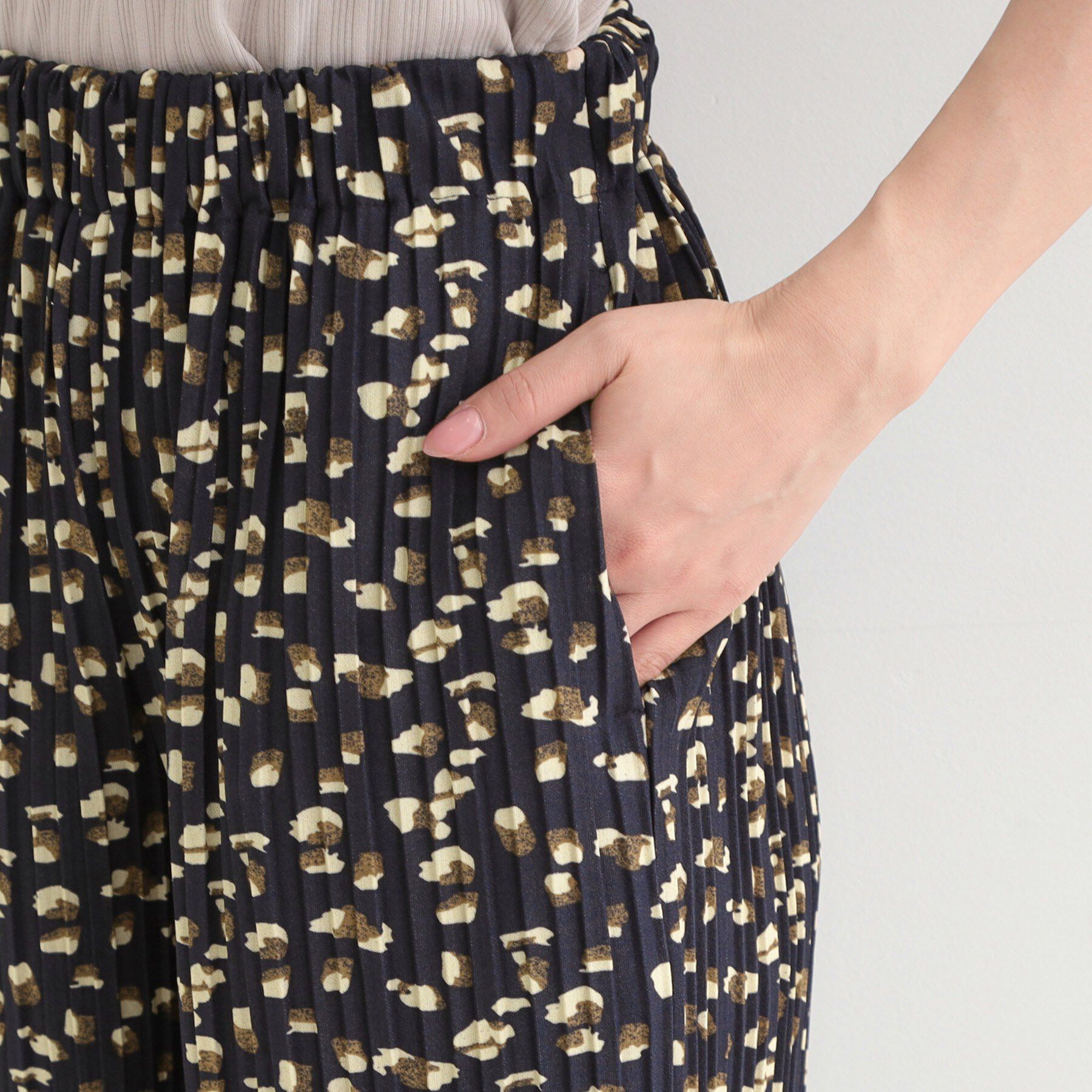 SHOO･LA･RUE「【S-LL/柄が選べる】ウエストゴムでらくちん 上品な光沢感　大人プリーツイージーパンツ」|その他|