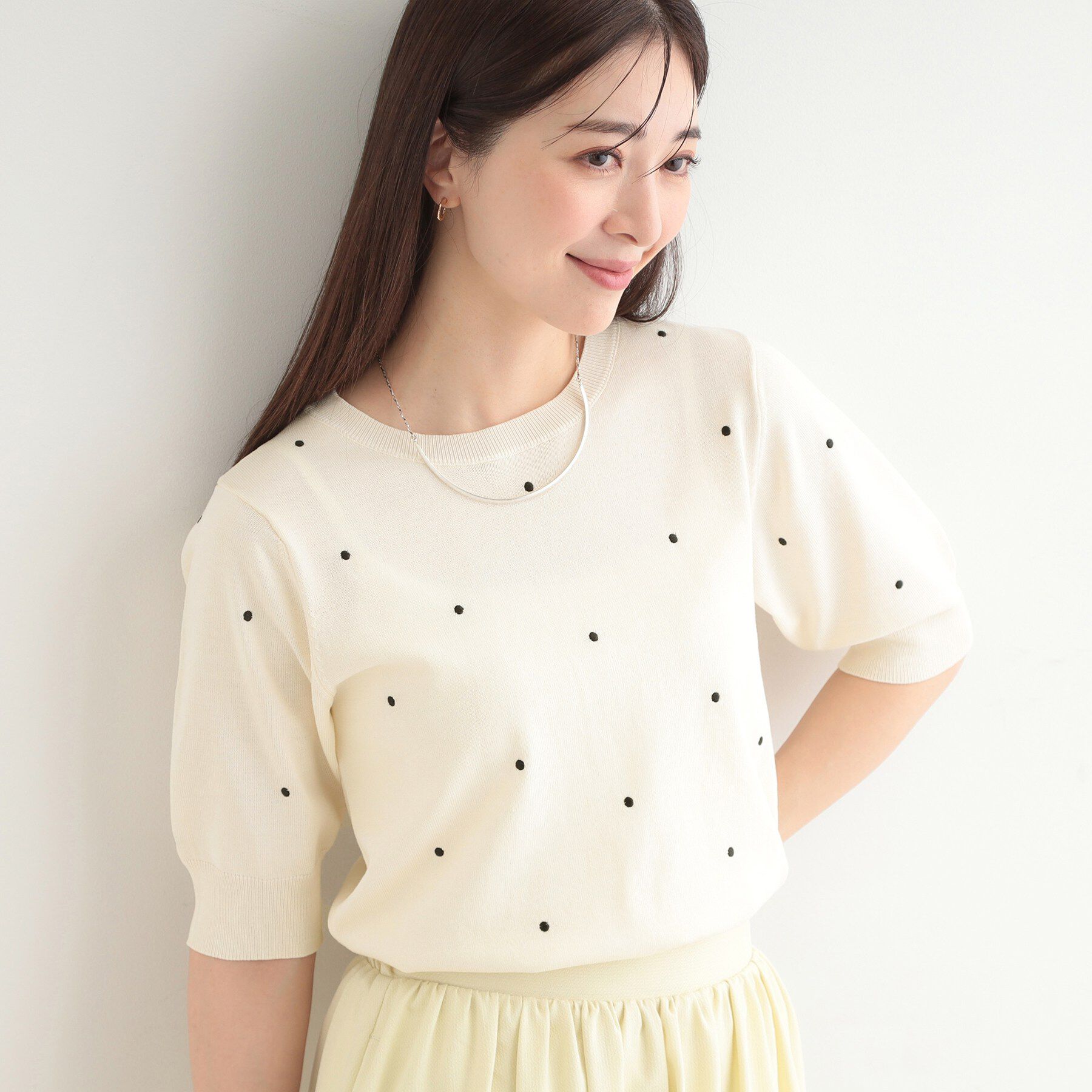 SHOO･LA･RUE「【S-LL/二の腕カバー】品よく隠せる　ドット刺繍5分袖ニット」|ニット・セーター|オフホワイト(003