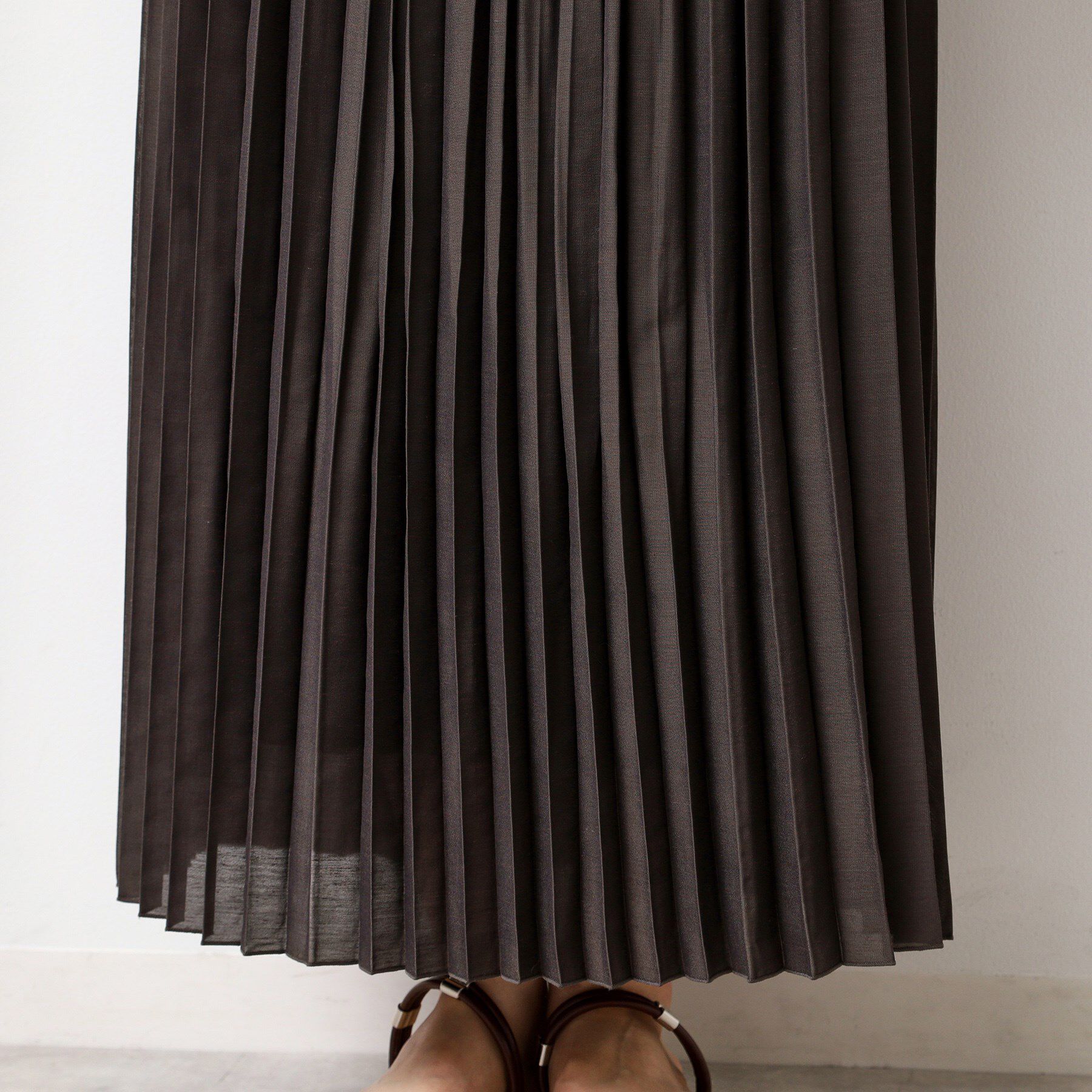 Dessin「【ウエストゴム・洗える】シアーランダムプリーツスカート」|スカート|