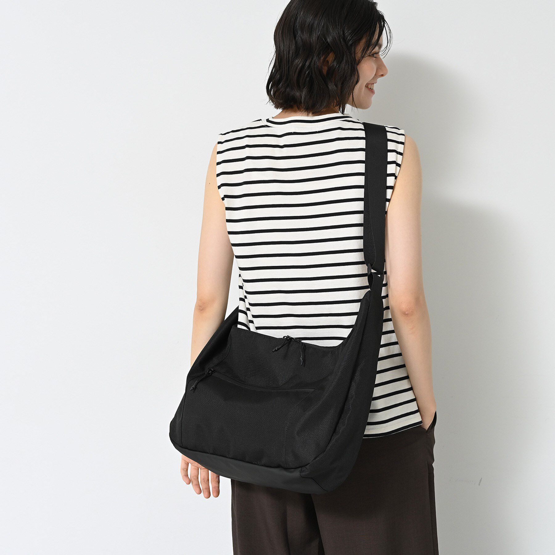 Dessin「【ユニセックス/A4収納可/多ポケット】リップストップハーフムーンショルダーバッグ」|ショルダー・メッセンジャー|ブラック(019)