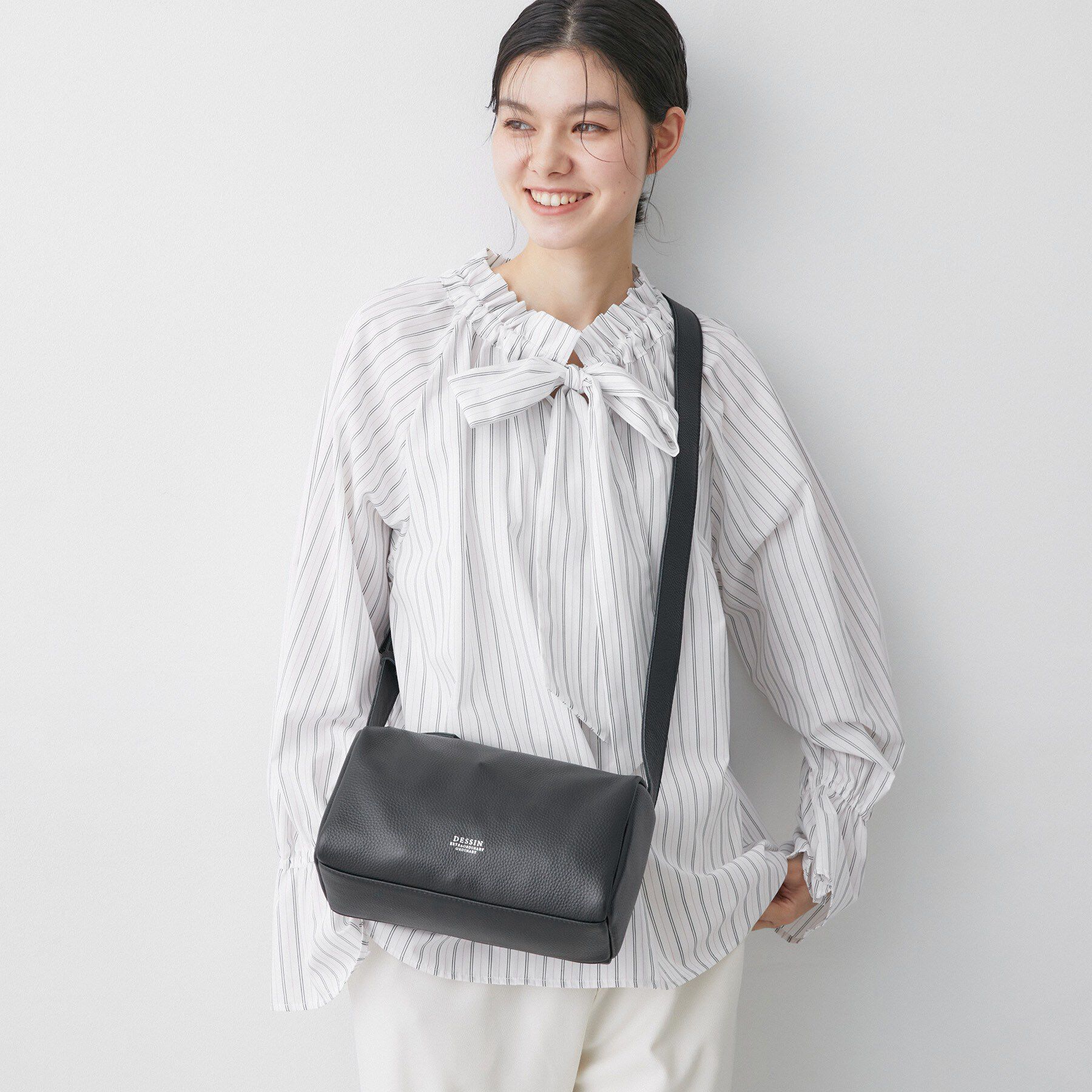 Dessin「【軽量】本革スクエアショルダーバッグ」|ショルダー・メッセンジャー|