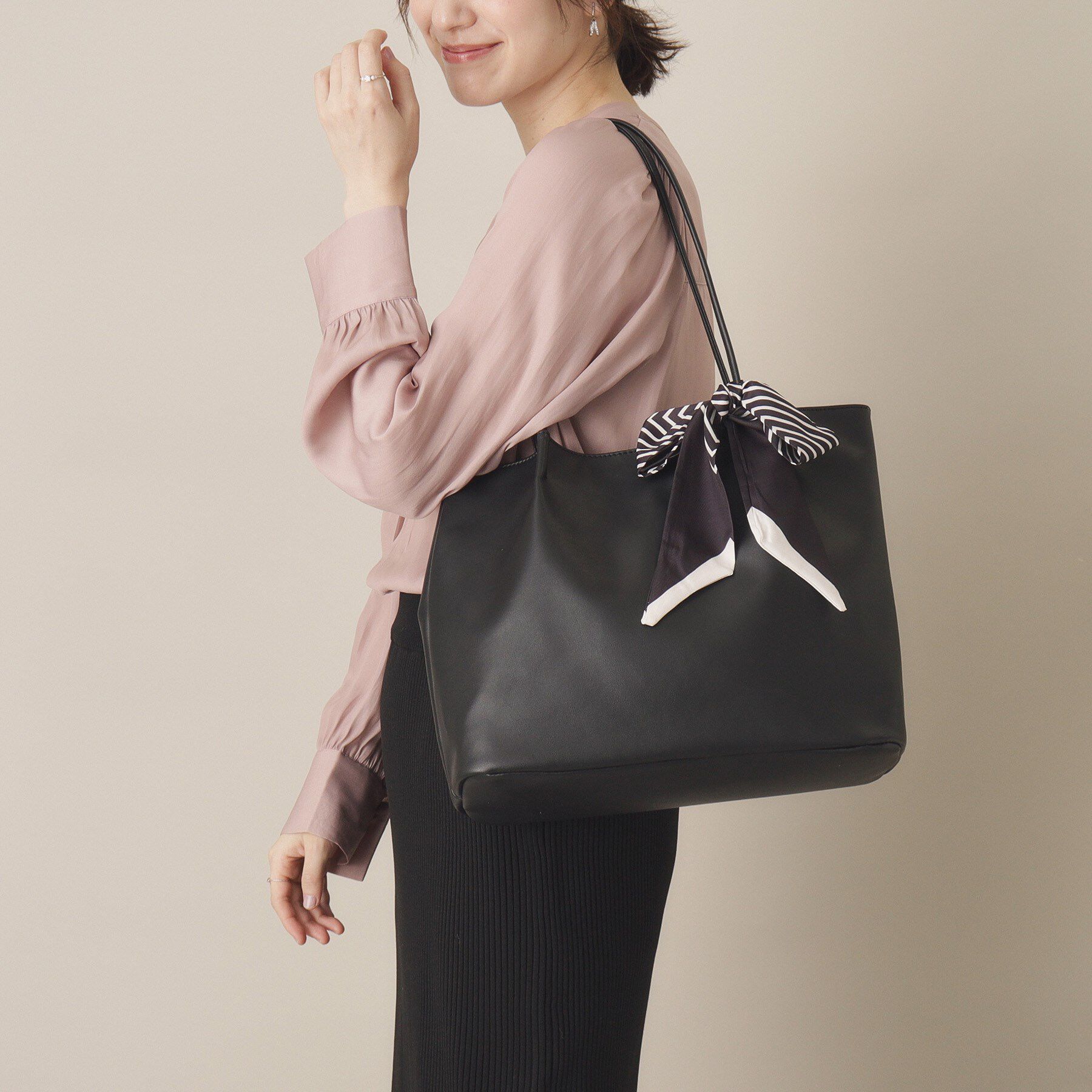 ITS&rsquo;DEMO「スカーフ付A4トート」|トートバッグ|ブラック(019)