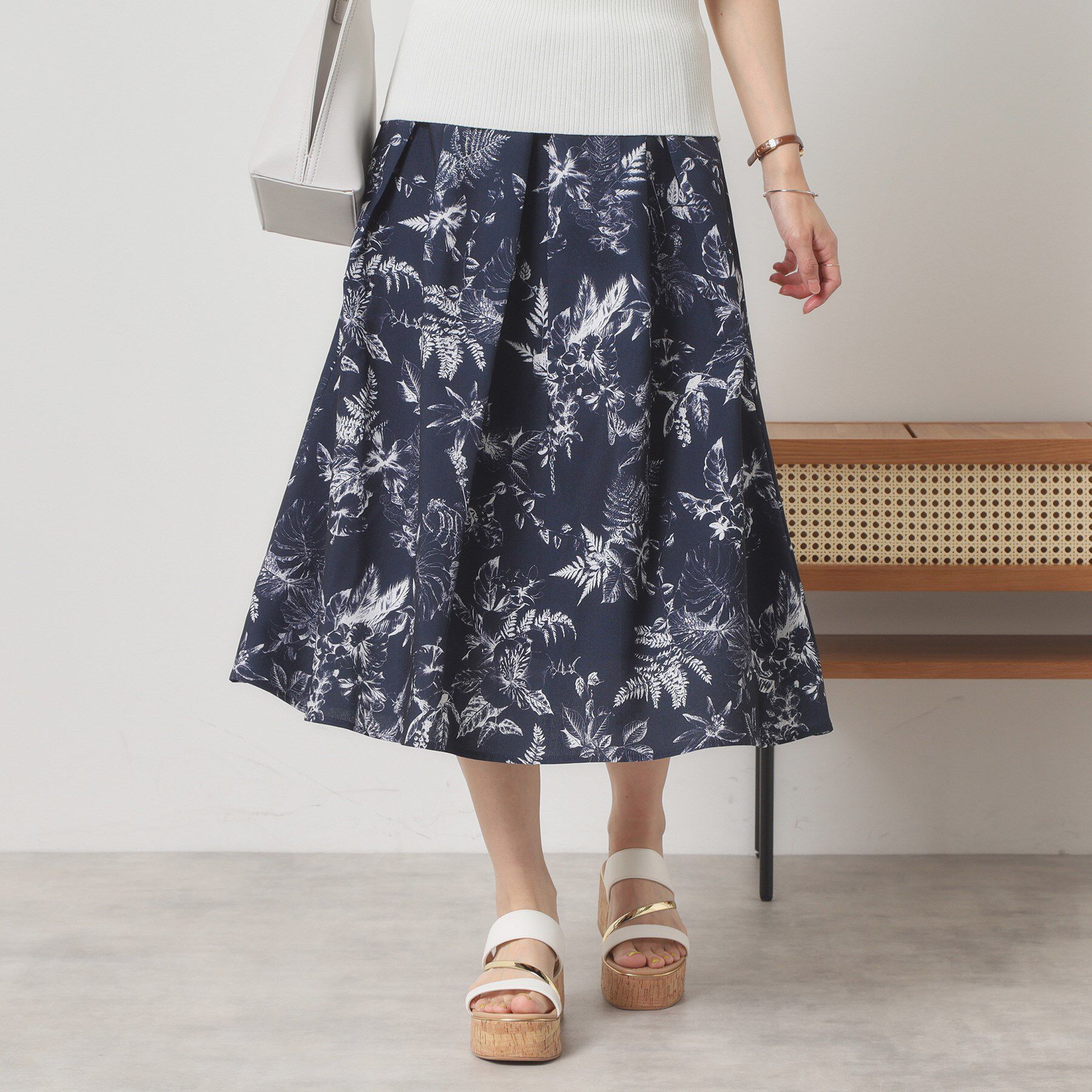 ITS&rsquo;DEMO「【清涼感／ウエスト後ろゴム／手洗い可】麻調花柄タックスカート」|スカート|