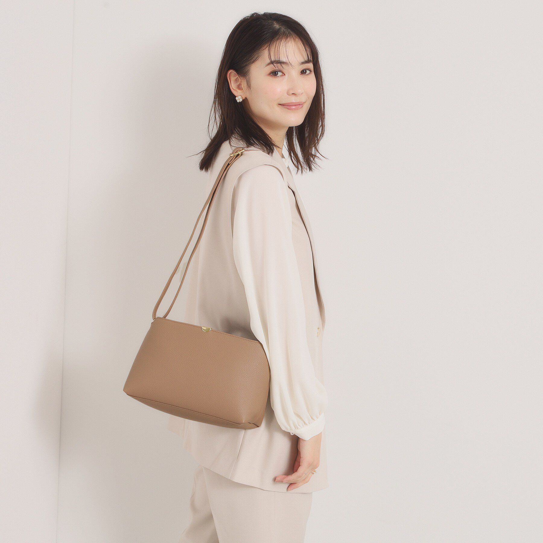 ITS&rsquo;DEMO「＜楽もち＞軽量PU横型ミニショルダー」|ショルダー・メッセンジャー|