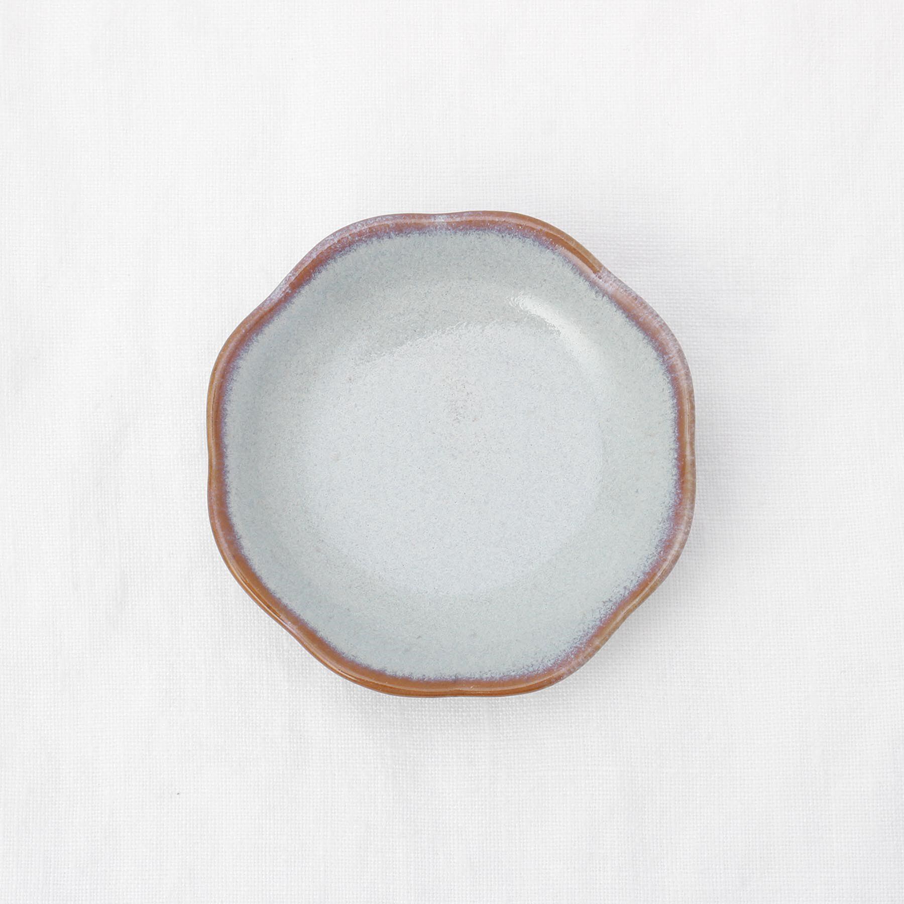 212 KITCHEN STORE「ケイプ 梅形豆皿 ライトグレー」|食器・キッチングッズ|