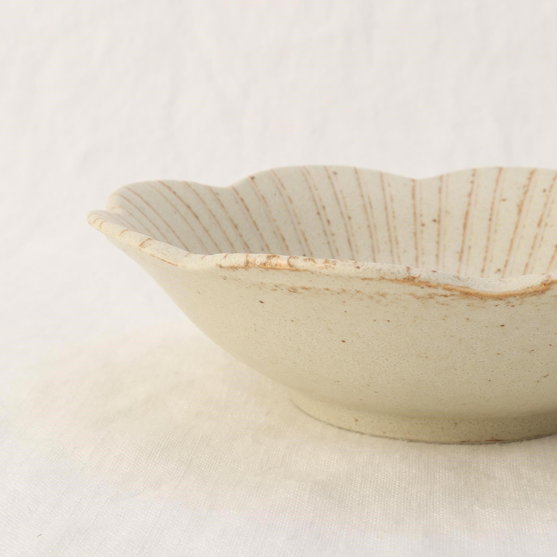 212 KITCHEN STORE「はなこまち 浅鉢 白」|食器・キッチングッズ|