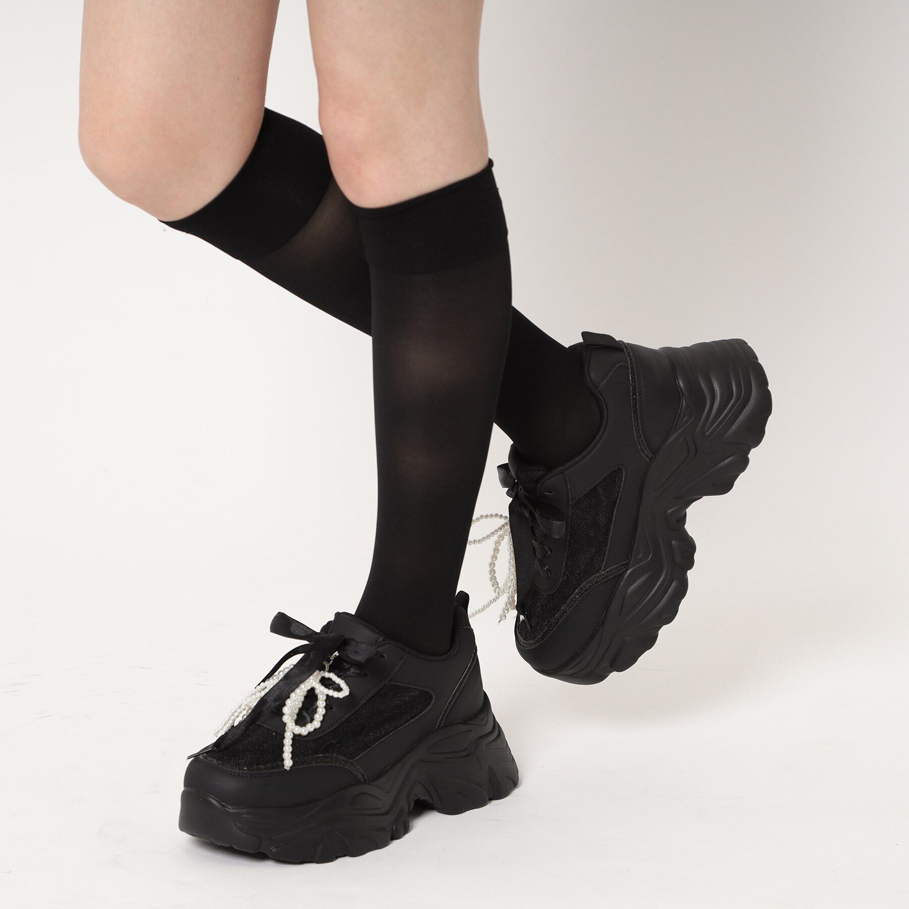 csT&P「厚底パール調付きレーススニーカー」|スニーカー|