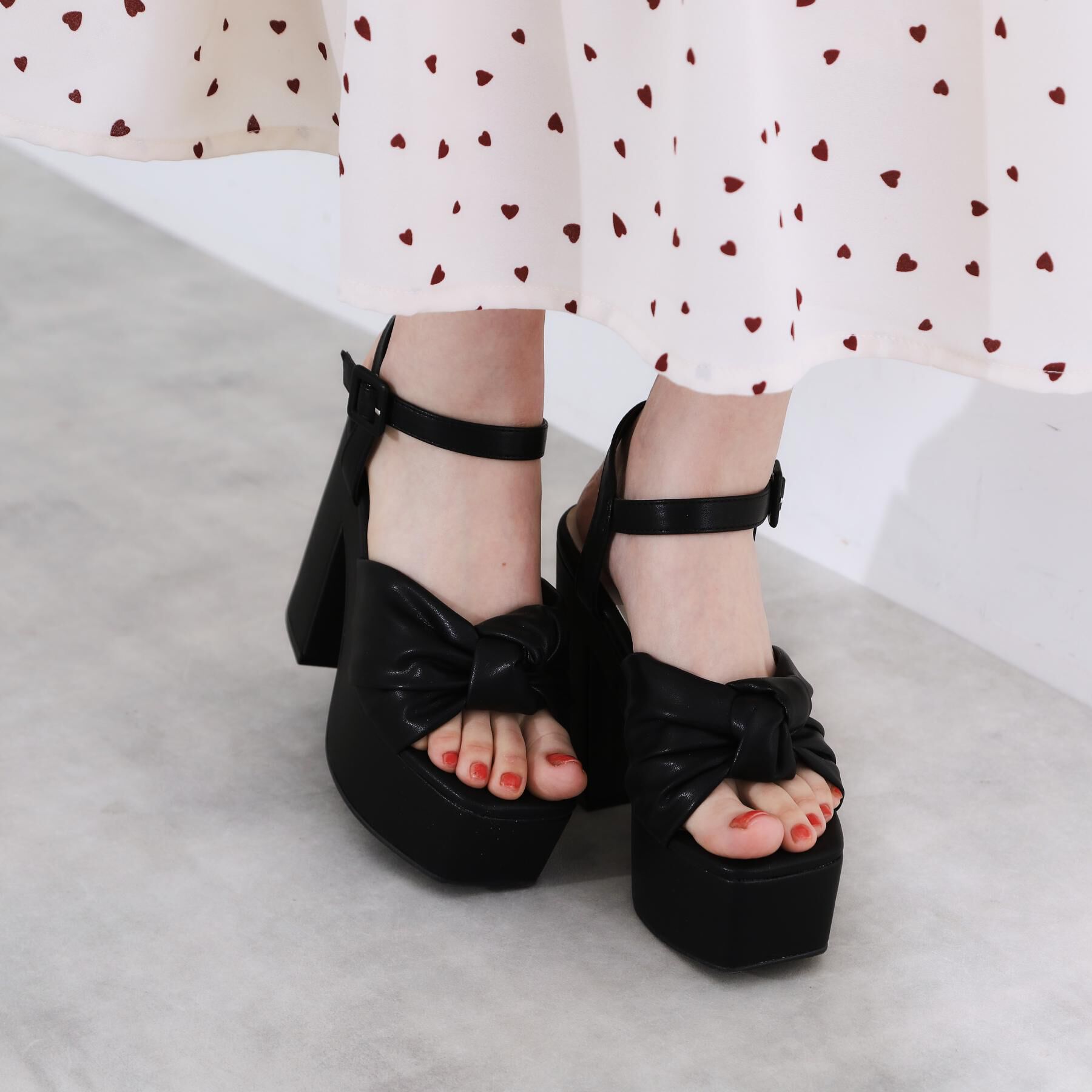 ESPERANZA「【ラク盛り／サンダル】リピーター続出／脚長美脚　ツイストリボンサンダル」|サンダル|ブラック(019)