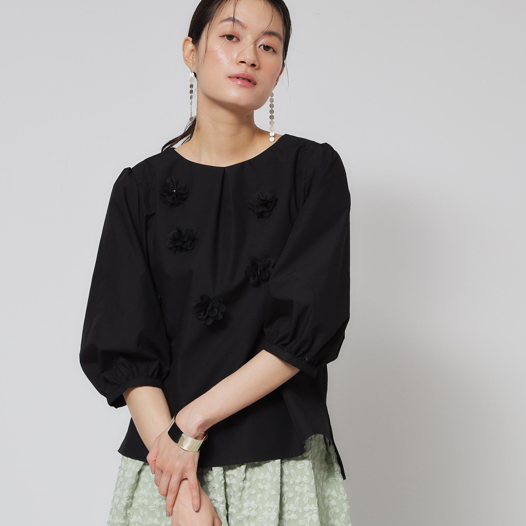 SunaUna「【接触冷感】フラワーパフスリーブブラウス」|シャツ・ブラウス|ブラック(019)