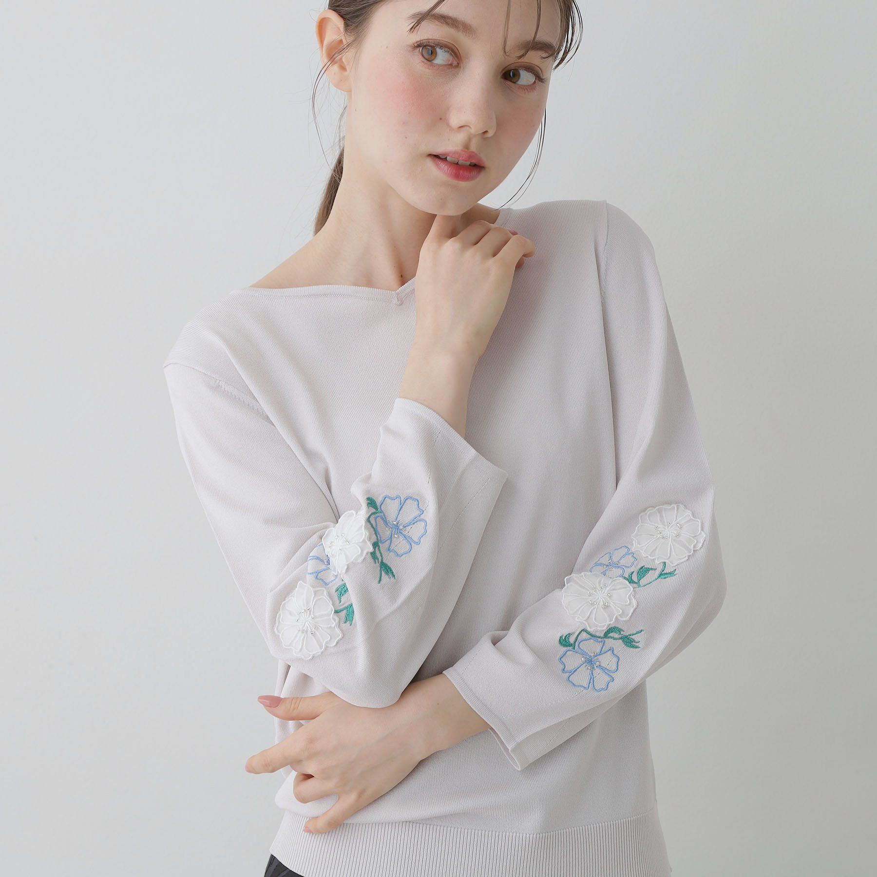 SunaUna「【SS～Lサイズ展開／フラワー刺繍】クラフトニット」|ニット・セーター|ライトグレー(011