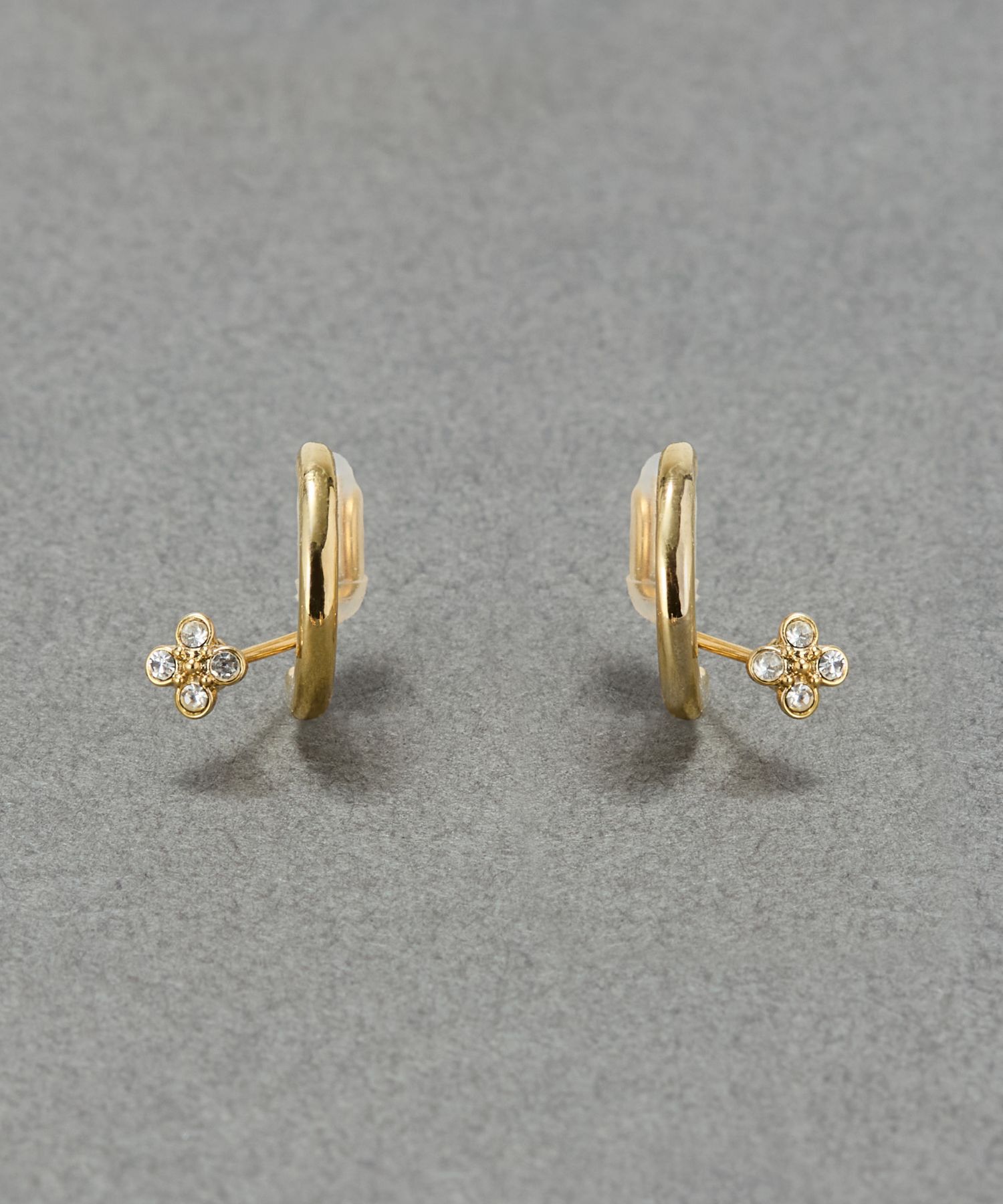 Phoebe「【痛くないシリーズ】フラワービジューライトフィットイヤリング　ゴールド」|イヤリング|ゴールド