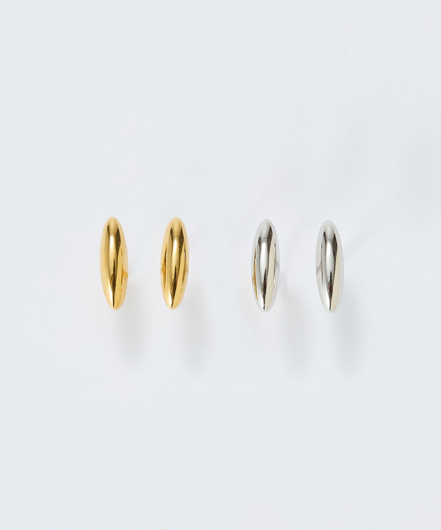 Phoebe「【金属アレルギー対応】メタルオーバルグレースピアス　ゴールド/サージカルステンレス」|ピアス|