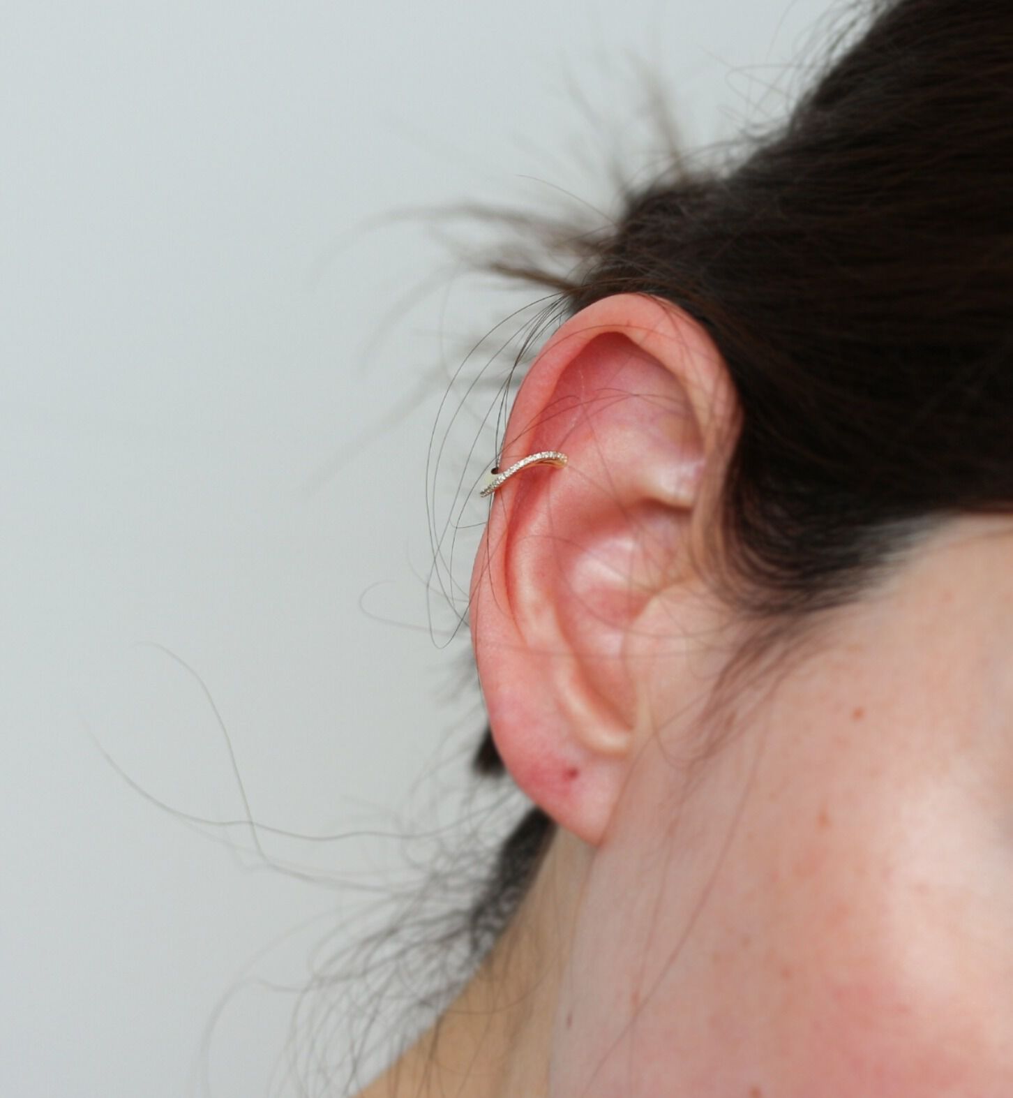  「ダイヤモンド カーブ シリウス イヤーカフ | K10YG 【片耳用】」|イヤーカフ|