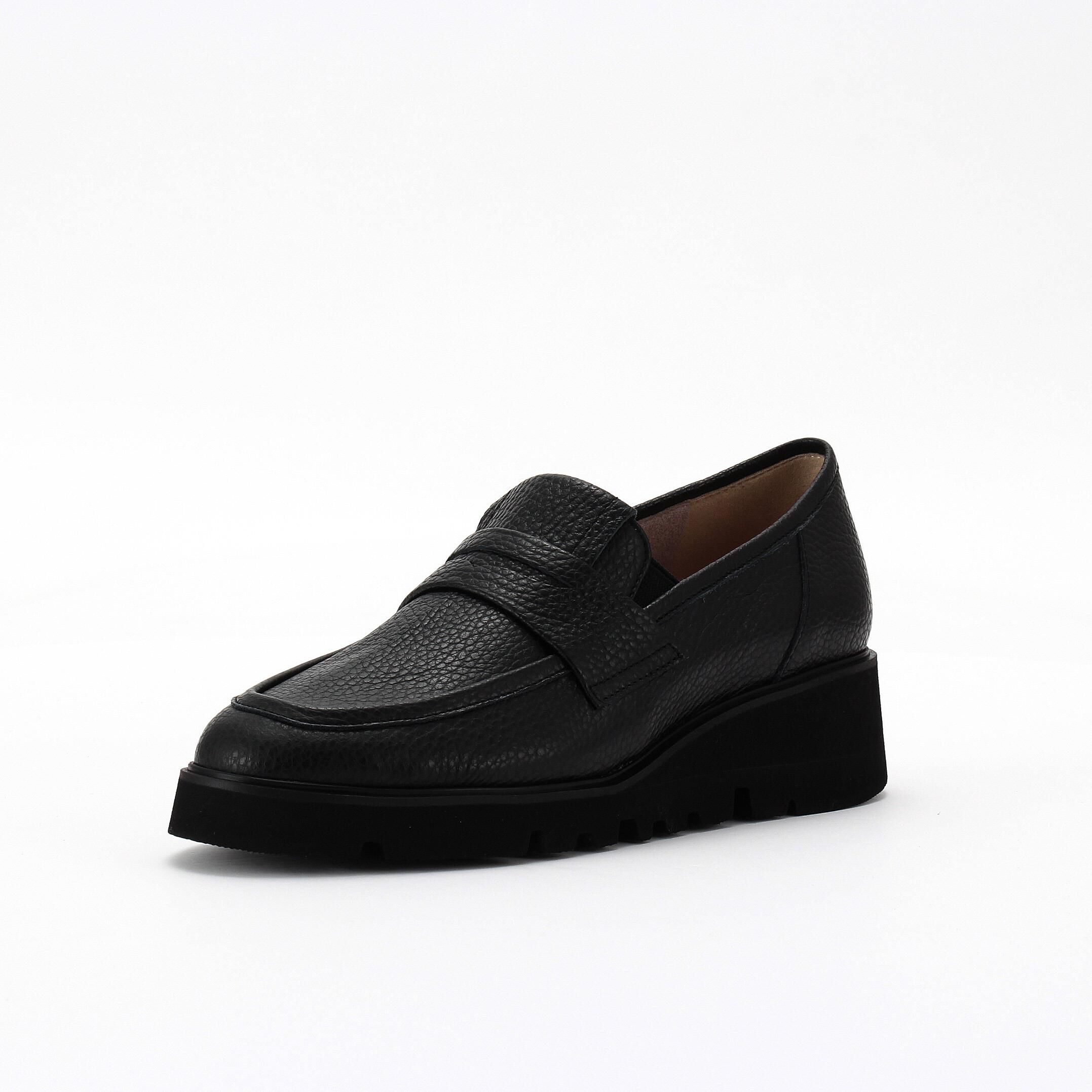 銀座かねまつ「RMWE2602PS1BLK 【本革】【Eウィズ】ヒールアップローファー」|スニーカー|ブラック