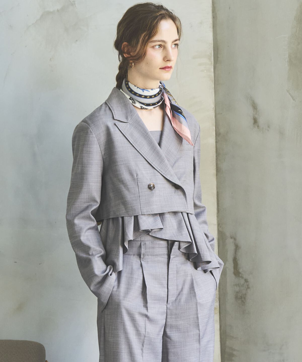 アンドクチュール「シャンブレーバックリボンショートジャケット」|テーラードジャケット|