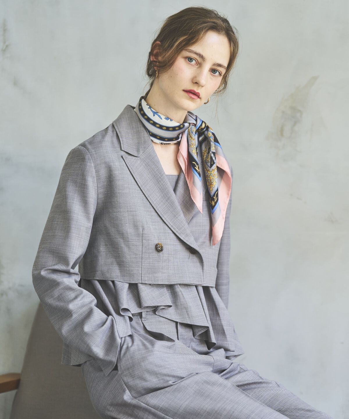 アンドクチュール「シャンブレーバックリボンショートジャケット」|テーラードジャケット|