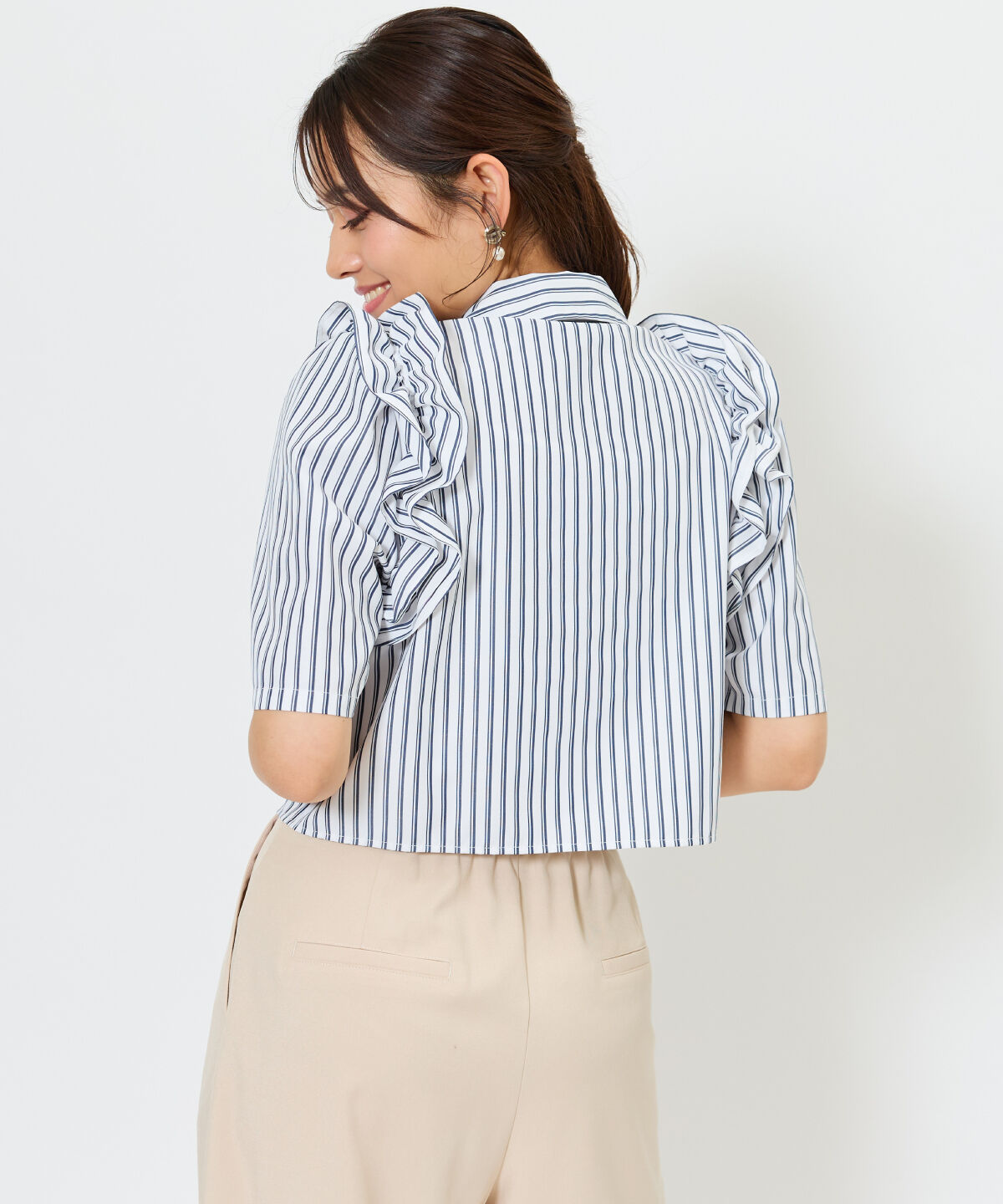 アンドクチュール「ビジュー付きストライプフリルシャツ」|シャツ・ブラウス|