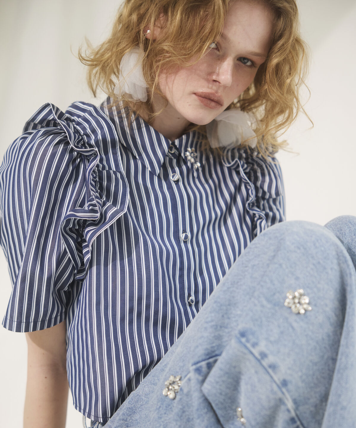 アンドクチュール「ビジュー付きストライプフリルシャツ」|シャツ・ブラウス|