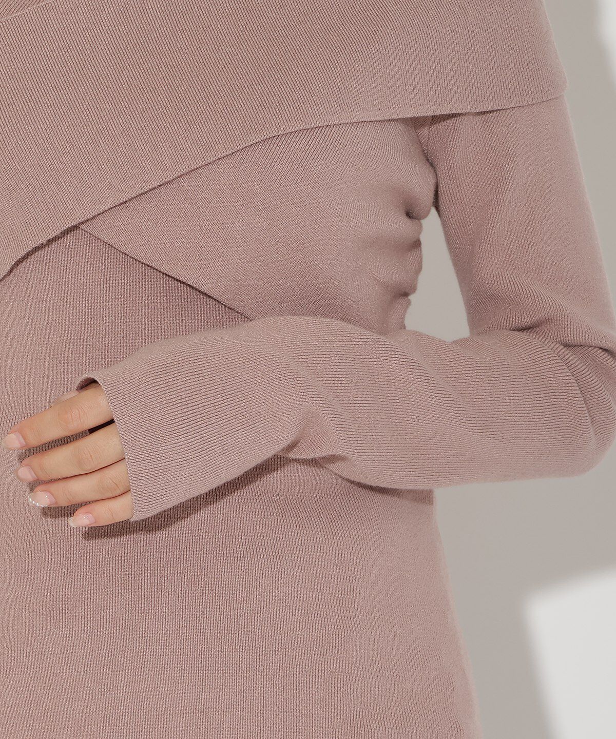 アンドクチュール「クロスネックプルオーバー」|ニット・セーター|