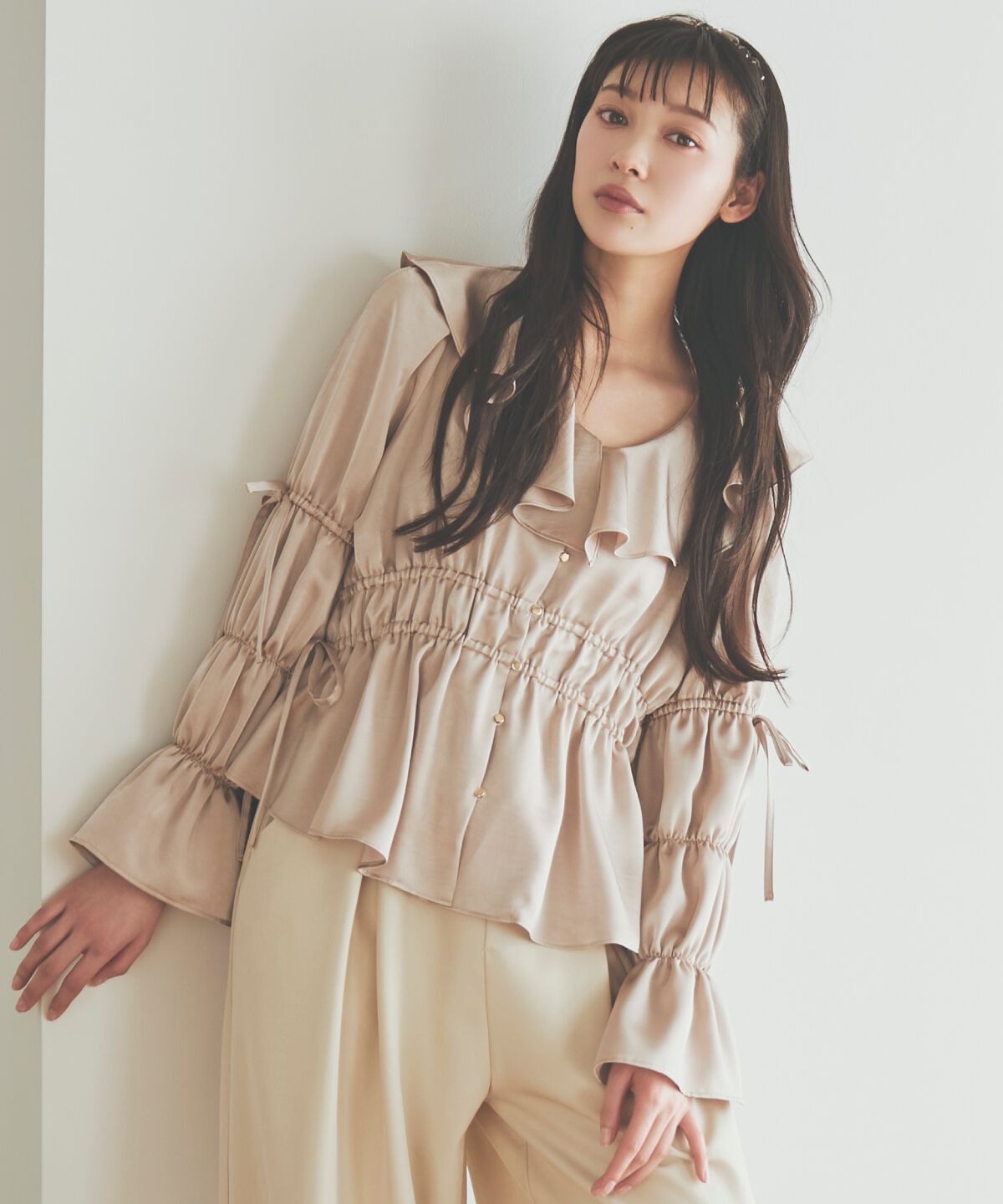 アンドクチュール「ウエストシャーリングブラウス」|シャツ・ブラウス|ベージュ