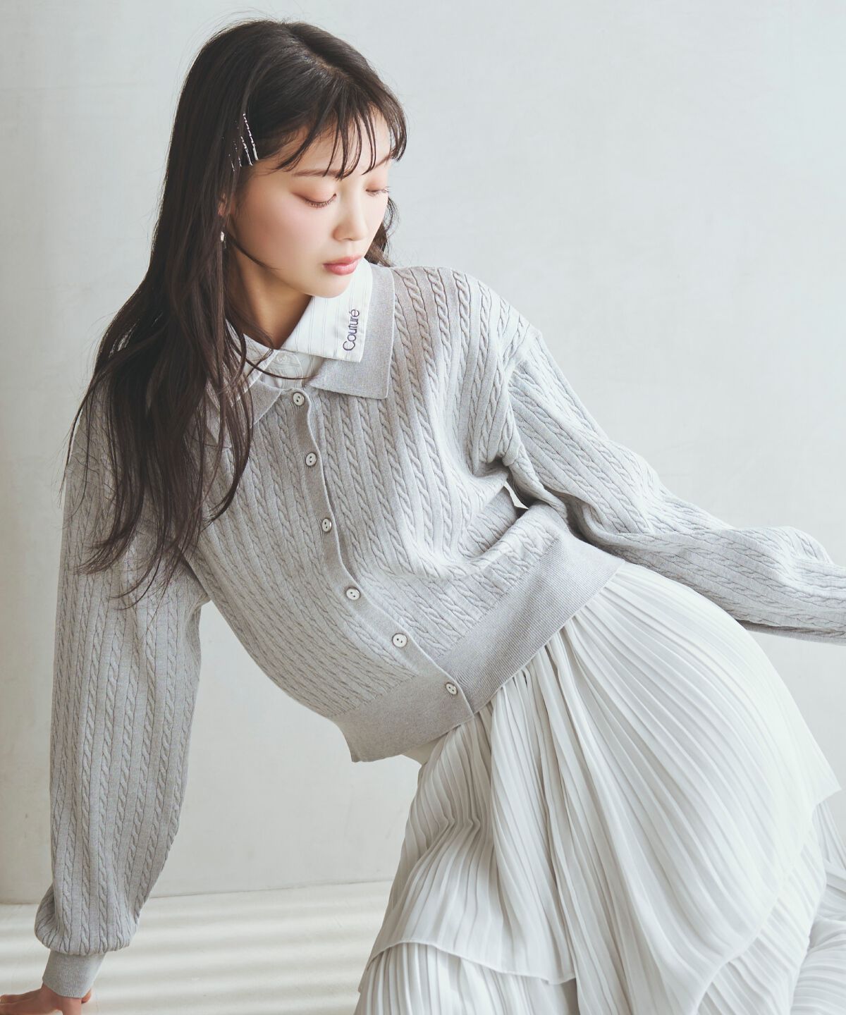 アンドクチュール「シャツレイヤード風ケーブルカーディガン」|カーディガン|