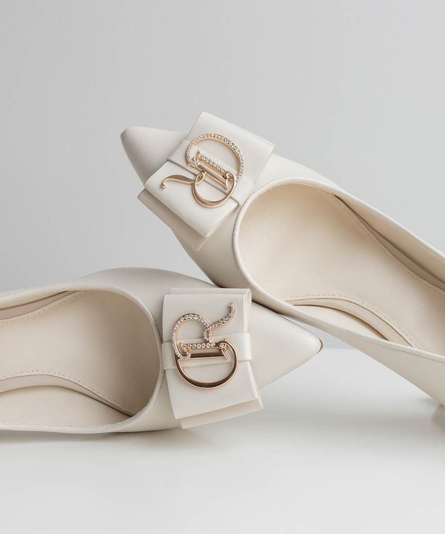  「【走れる美脚パンプス】ビジューモノグラムリボンフィットパンプス」|パンプス|