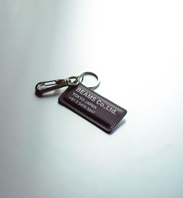 BEAMS「bPr BEAMS / レザー リフレクター TAG キーホルダー」|チャーム・キーホルダー|GREY