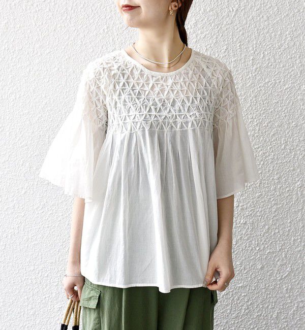 SHIPS any「SHIPS any:〈洗濯機可能〉ハンドスモッキング コットン フレア ブラウス」|シャツ・ブラウス|