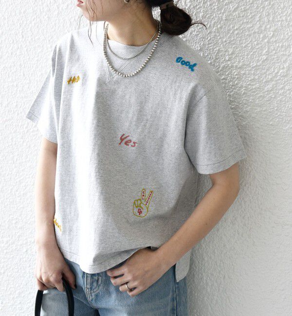 SHIPS any「【SHIPS any別注】Collegiate Pacific:〈洗濯機可能〉V ガゼット プリント & 刺繍 Tシャツ 25SS」|Tシャツ・カットソー|ライトグレー系