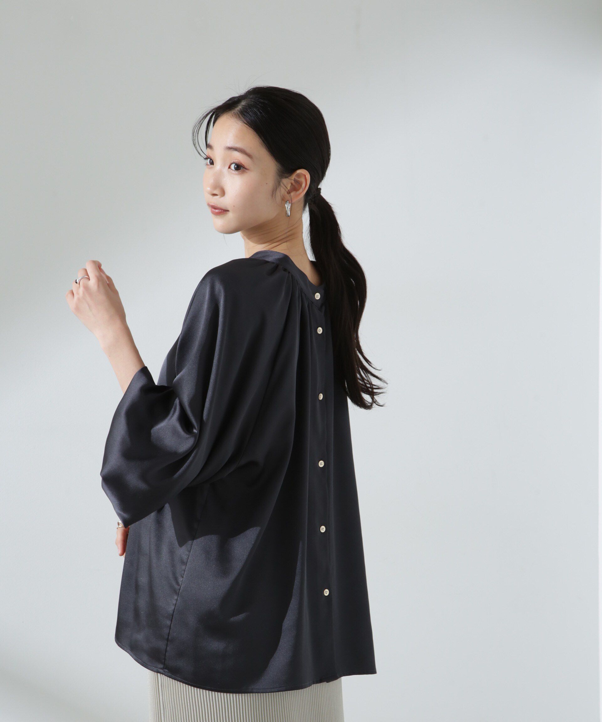 nano･universe「前後2WAYサテンドルマンギャザーブラウス（セットアップ可）」|シャツ・ブラウス|