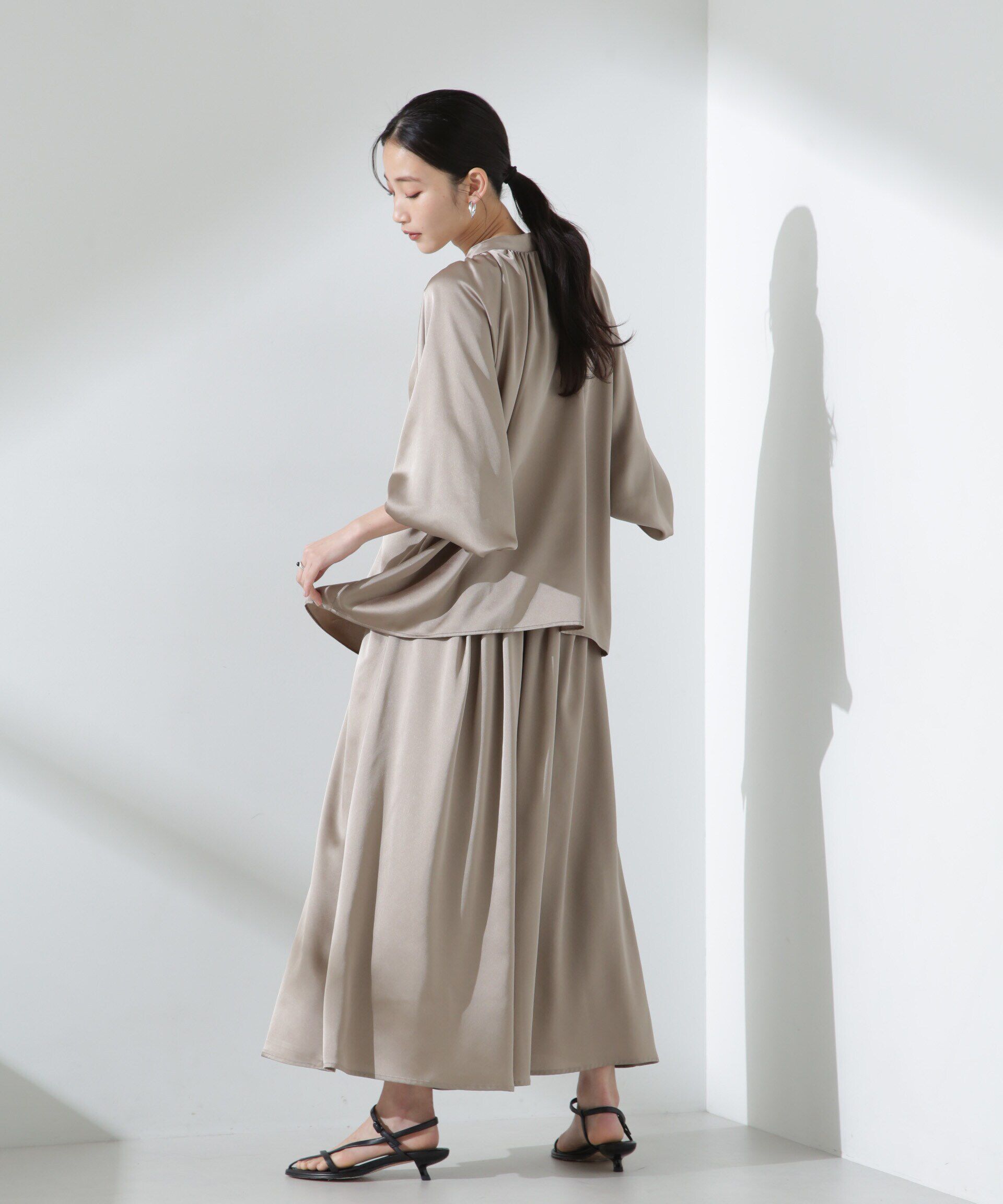 nano･universe「前後2WAYサテンドルマンギャザーブラウス（セットアップ可）」|シャツ・ブラウス|